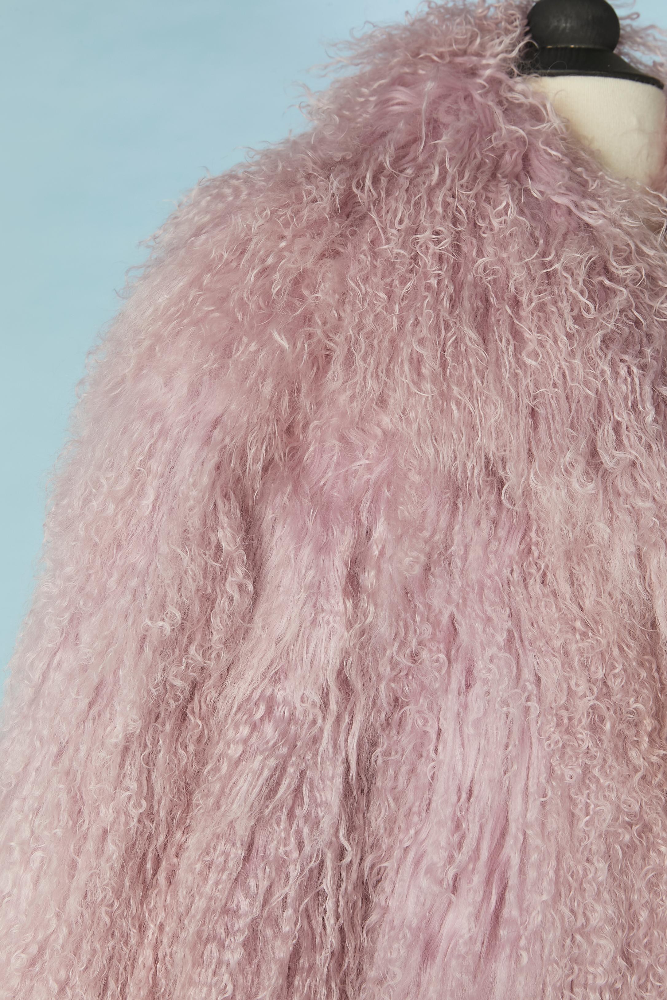 Lilac Mongolian's fur single breasted coat Jin Diao In Excellent Condition For Sale In Saint-Ouen-Sur-Seine, FR