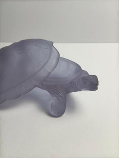 Curt Schlevogt Neodymium (Alexandrite) Glass Turtle Covered Box