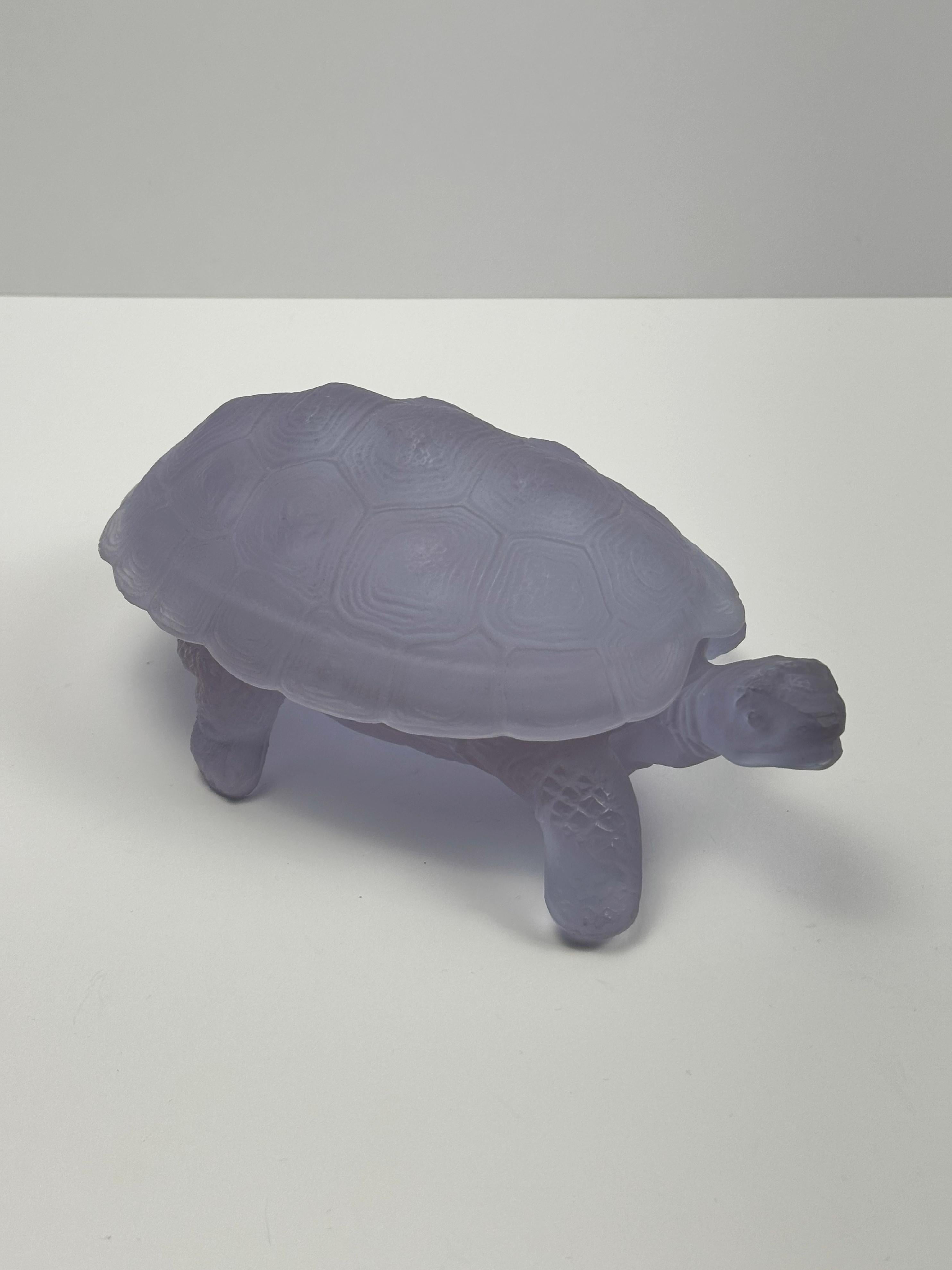 Fliederfarbene Neodymglas-Schmuckdose für Schildkröten von Curt Schlevogt, Tschechoslowakei 1960er Jahre (Handgefertigt) im Angebot