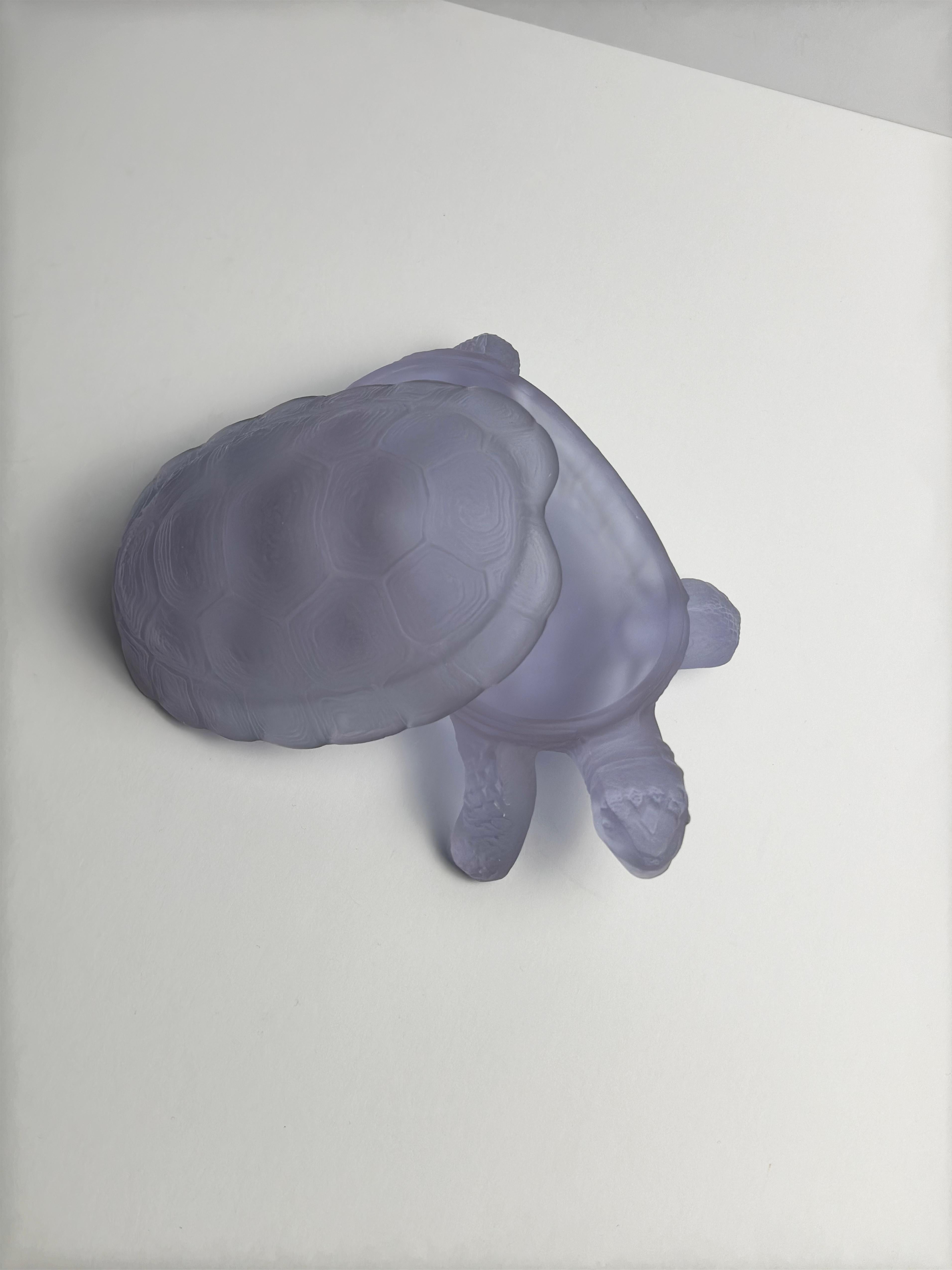 Fliederfarbene Neodymglas-Schmuckdose für Schildkröten von Curt Schlevogt, Tschechoslowakei 1960er Jahre im Zustand „Gut“ im Angebot in Glasgow, GB