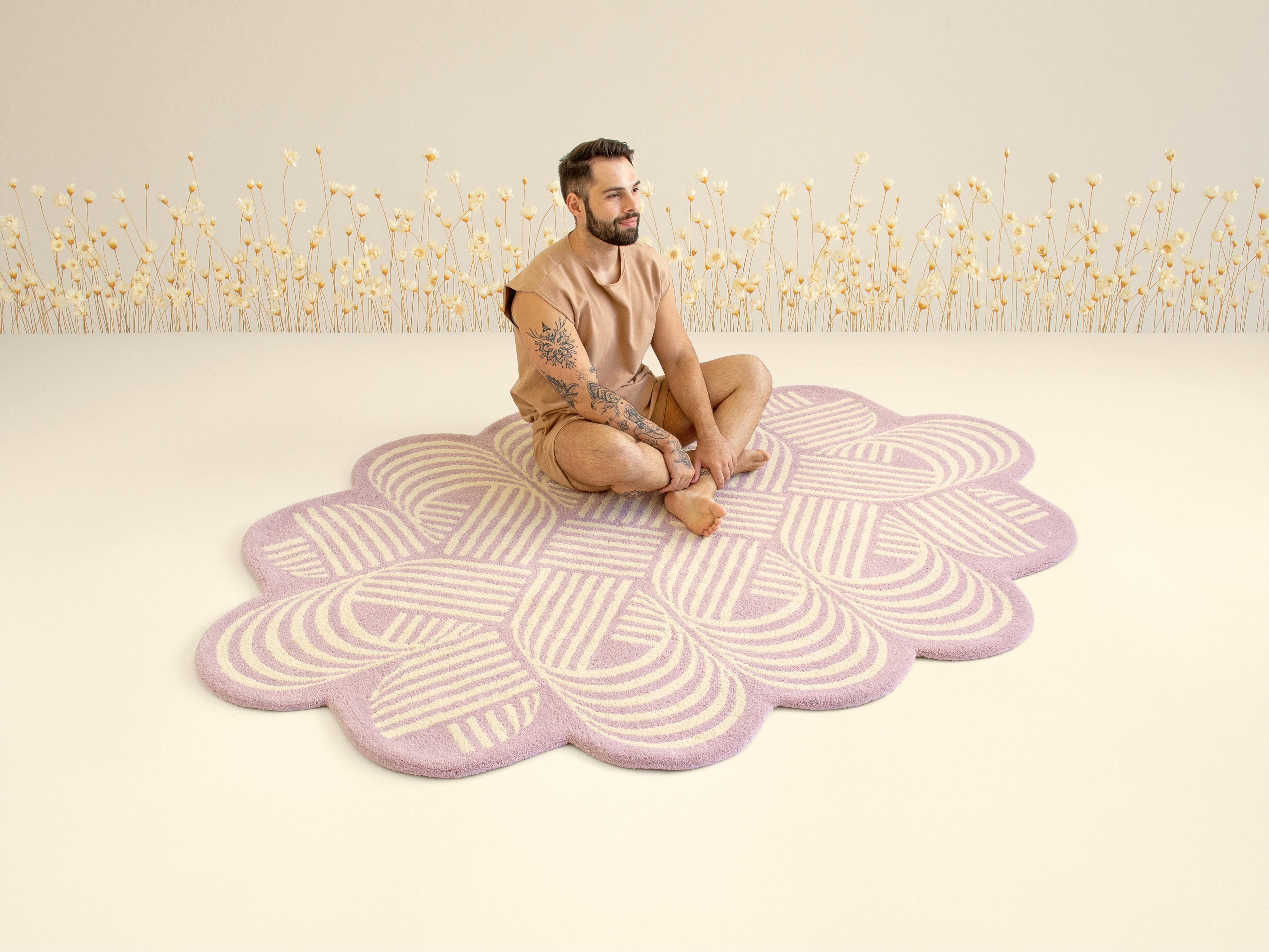 Lila & Off-White gestreifter Laços-Teppich von Paulo Kobylka (Moderne) im Angebot