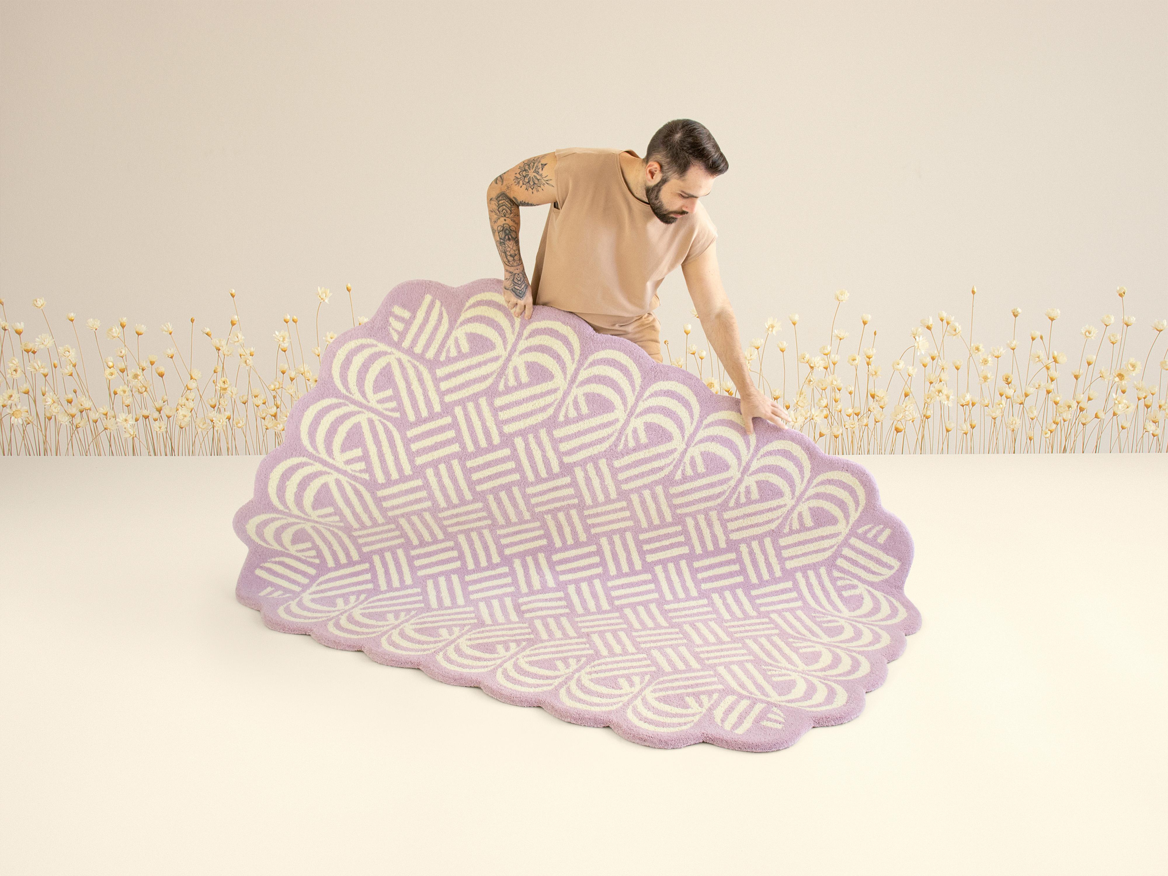 Lila & Off-White gestreifter Laços-Teppich von Paulo Kobylka im Angebot 1