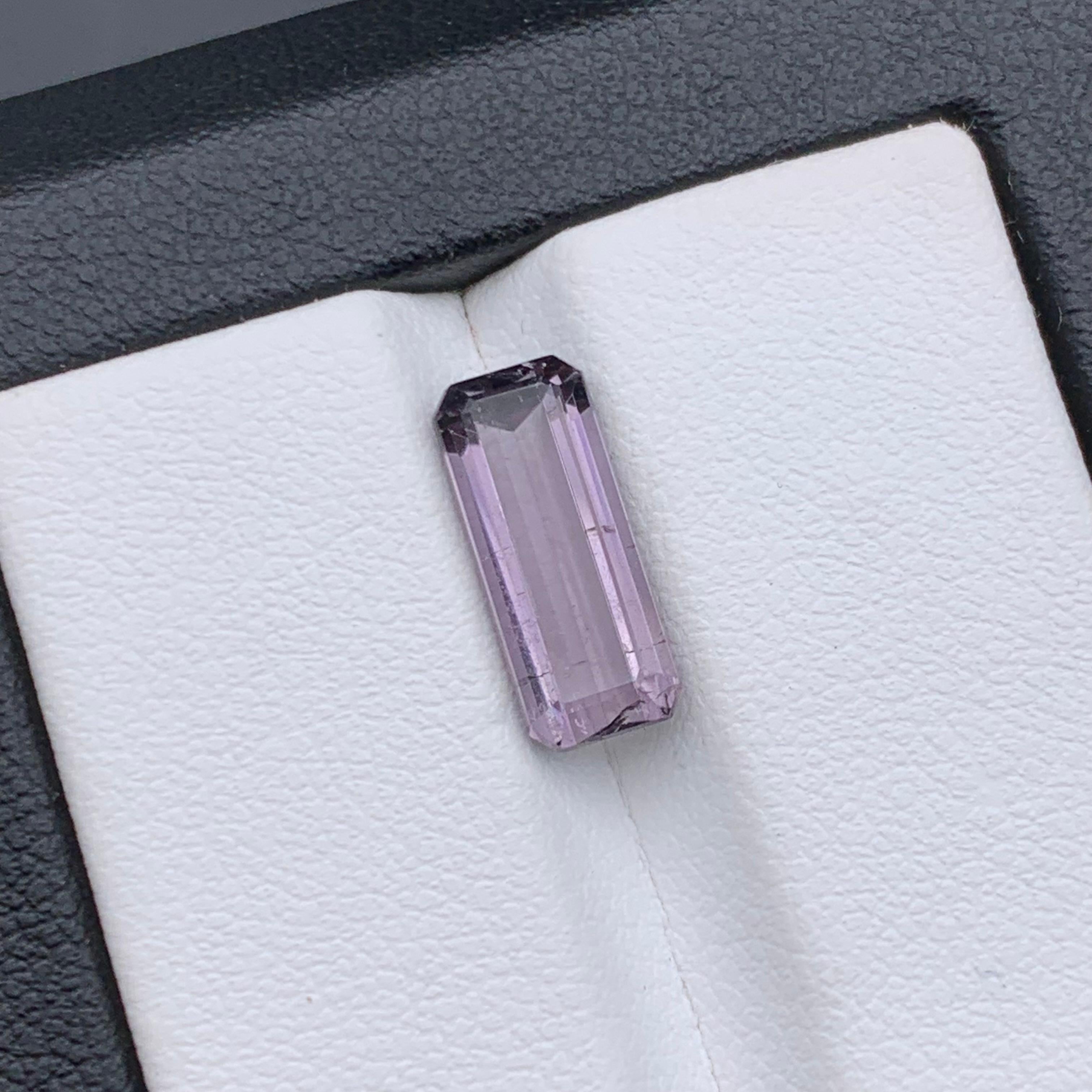 Femenino o masculino Lila Púrpura Pastel Turmalina Natural Anillo, Colgante Gema Suelta 3,30 Quilates en venta