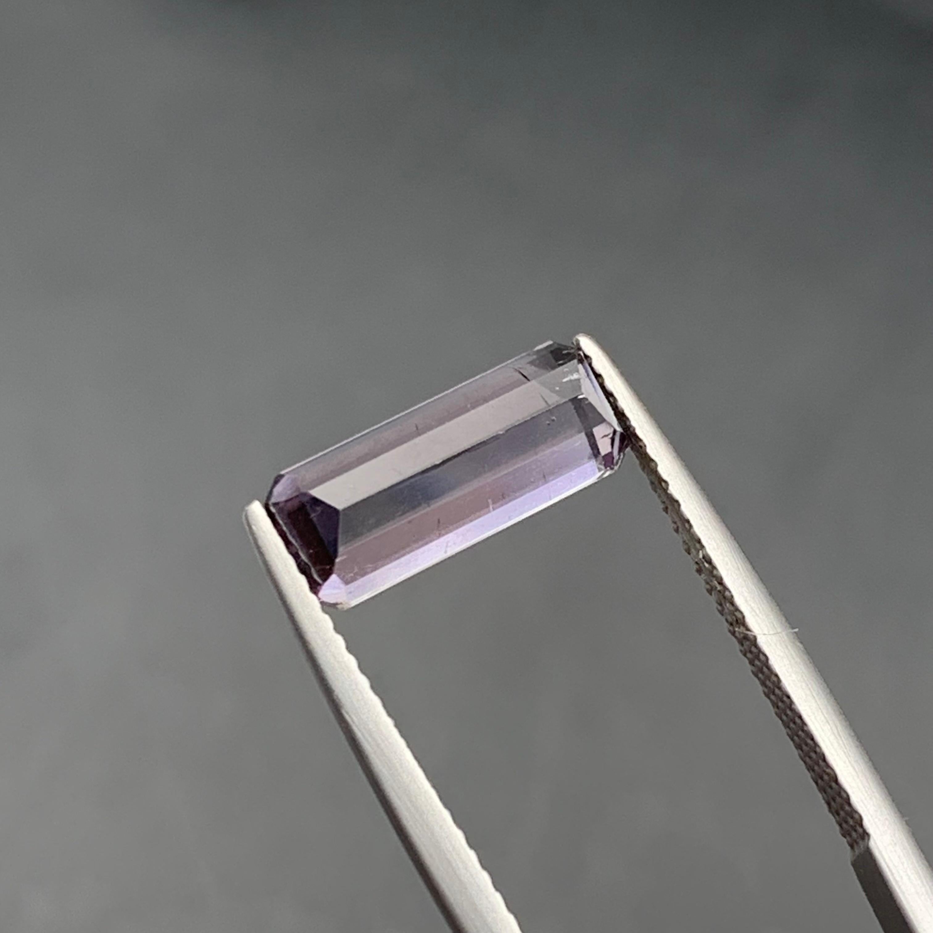 Lila Púrpura Pastel Turmalina Natural Anillo, Colgante Gema Suelta 3,30 Quilates en venta 3