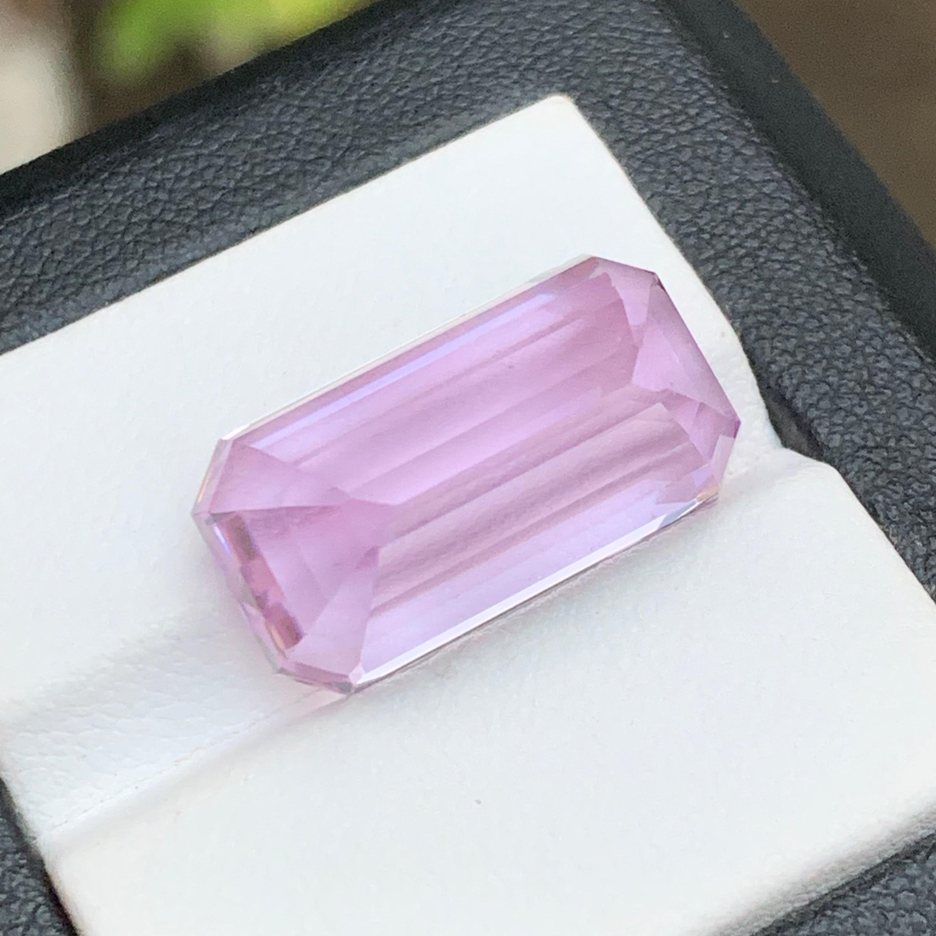 Lilac Pink Natural Kunzite Necklace Pendant, Bracelet Gemstone 25.75 Ct-Jewelry In New Condition For Sale In Peshawar, PK