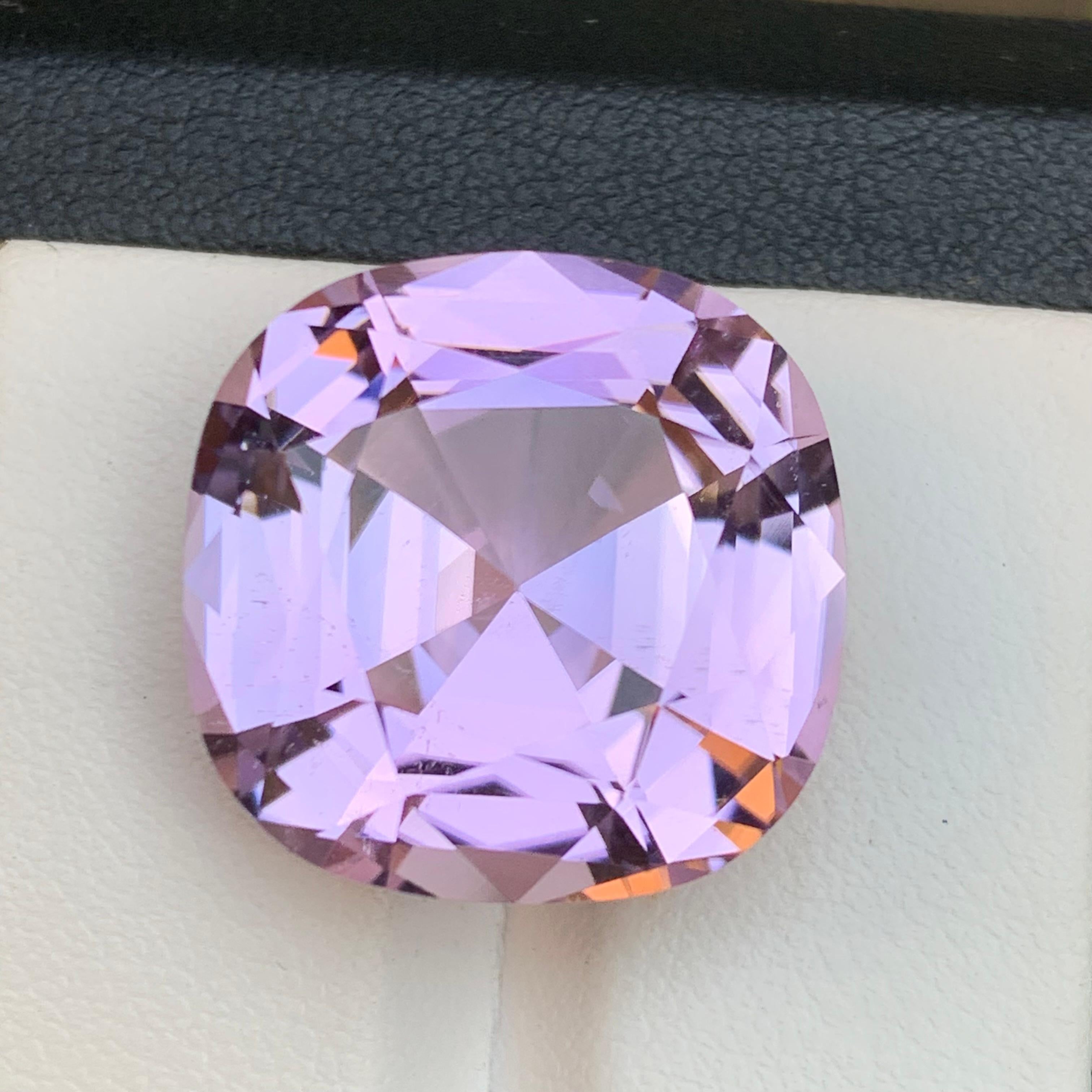 Lilac Pink Natural Kunzite Necklace Pendant Gemstone, 27.05 Ct Cushion Cut For Sale 5