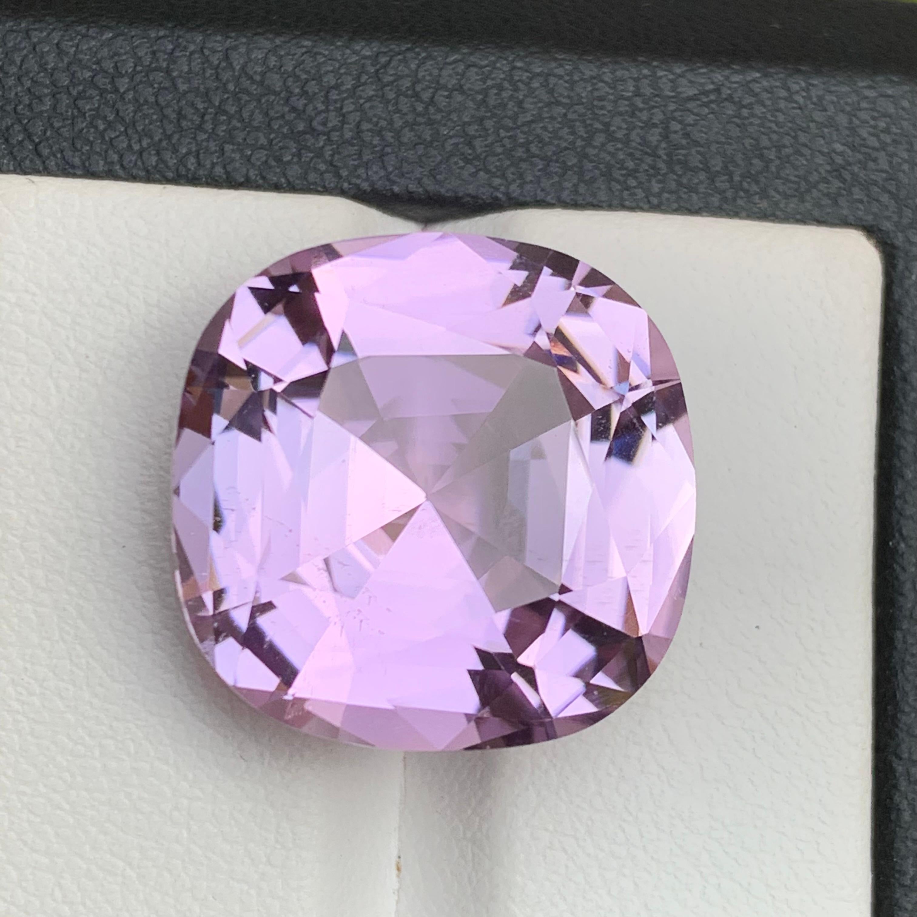 Lilac Pink Natural Kunzite Necklace Pendant Gemstone, 27.05 Ct Cushion Cut For Sale 6