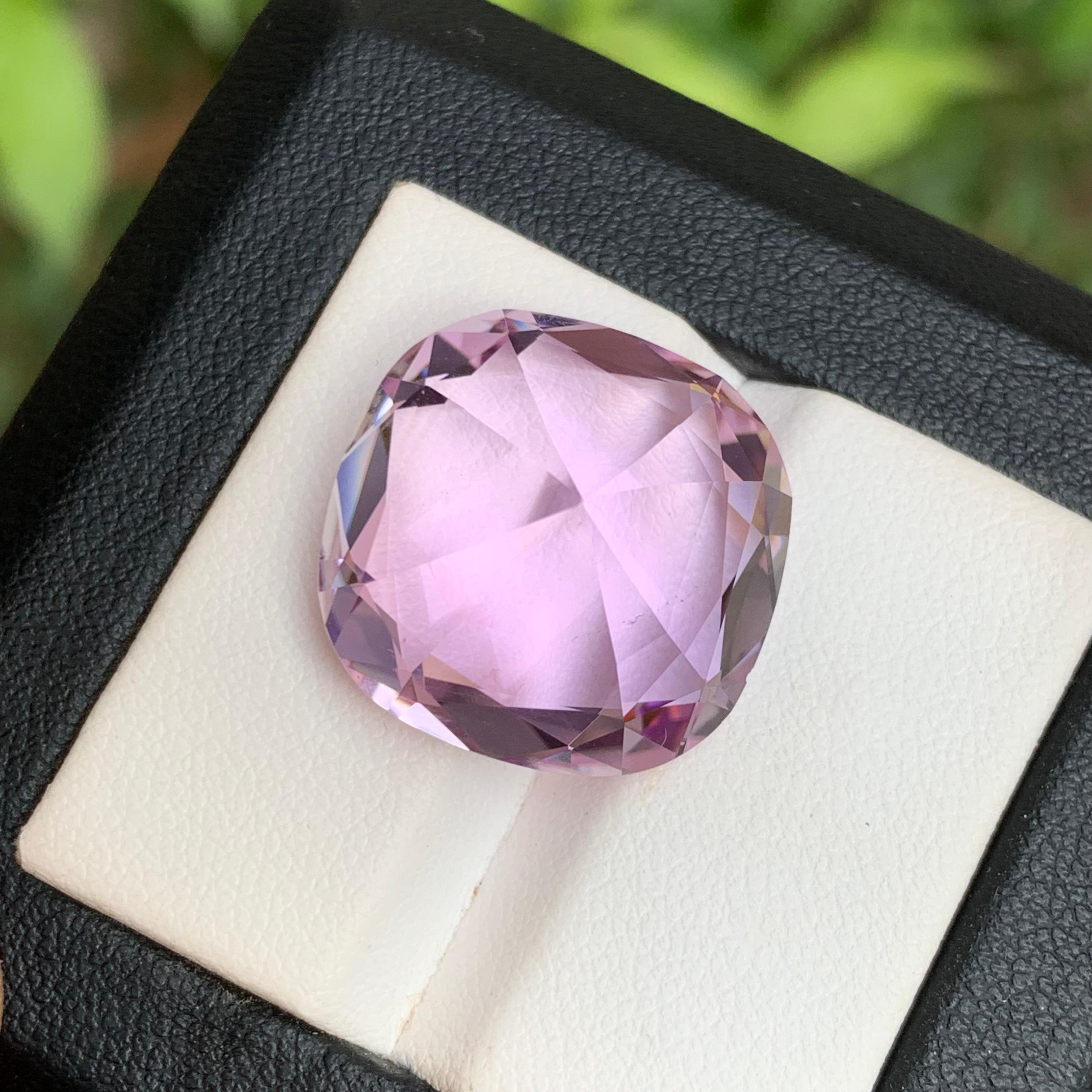 Lilac Pink Natural Kunzite Necklace Pendant Gemstone, 27.05 Ct Cushion Cut In New Condition For Sale In Peshawar, PK