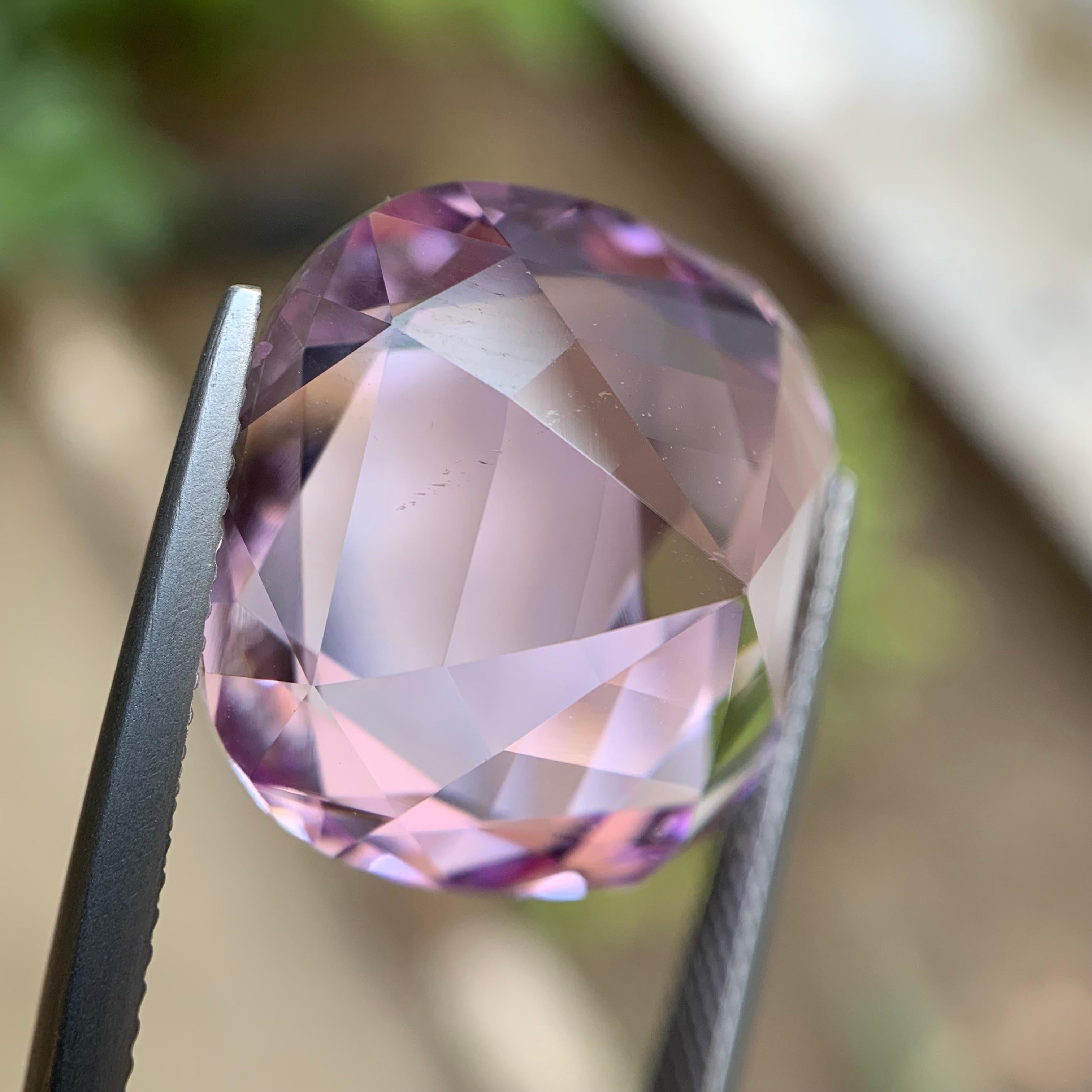 Lilac Pink Natural Kunzite Necklace Pendant Gemstone, 27.05 Ct Cushion Cut For Sale 2