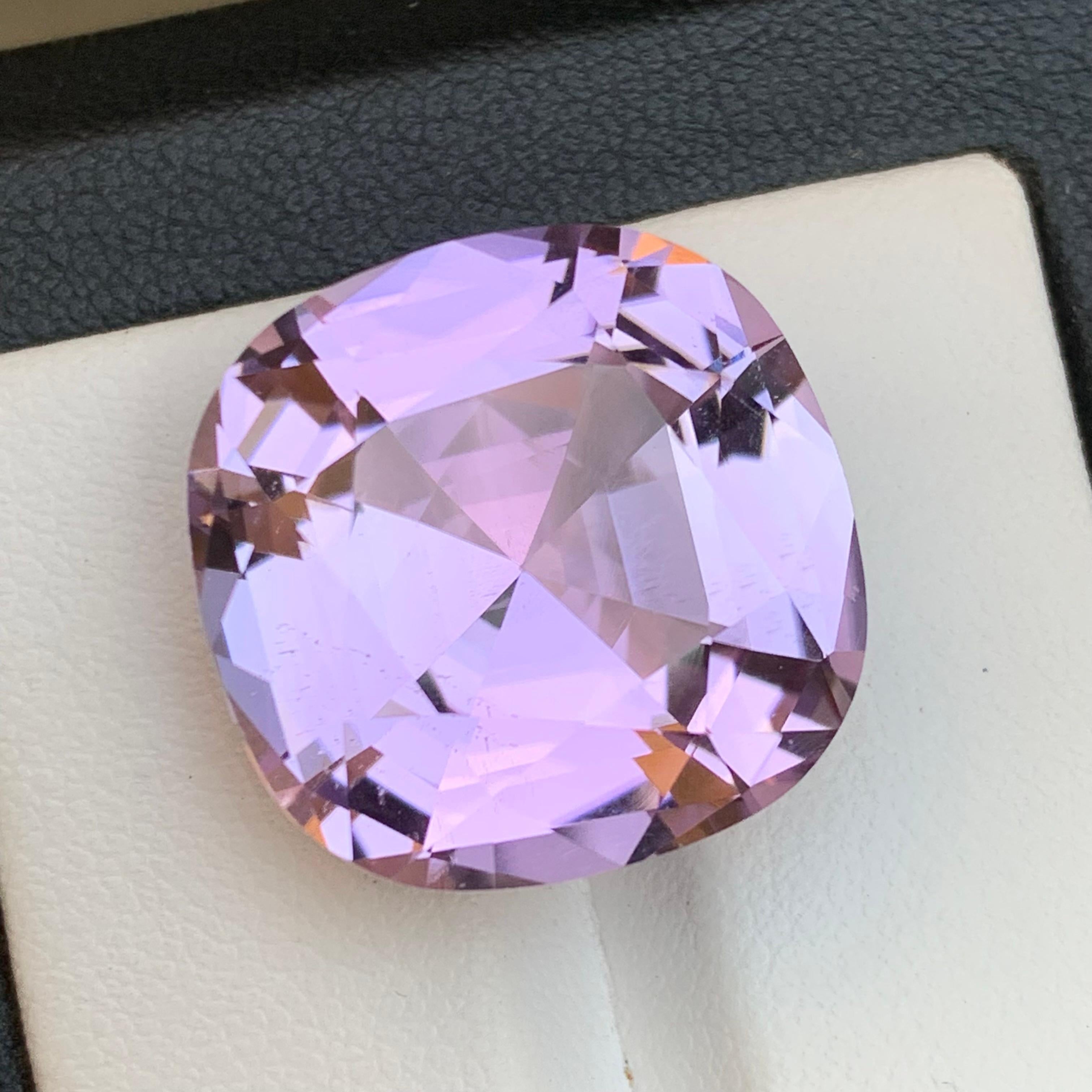Lilac Pink Natural Kunzite Necklace Pendant Gemstone, 27.05 Ct Cushion Cut For Sale 3