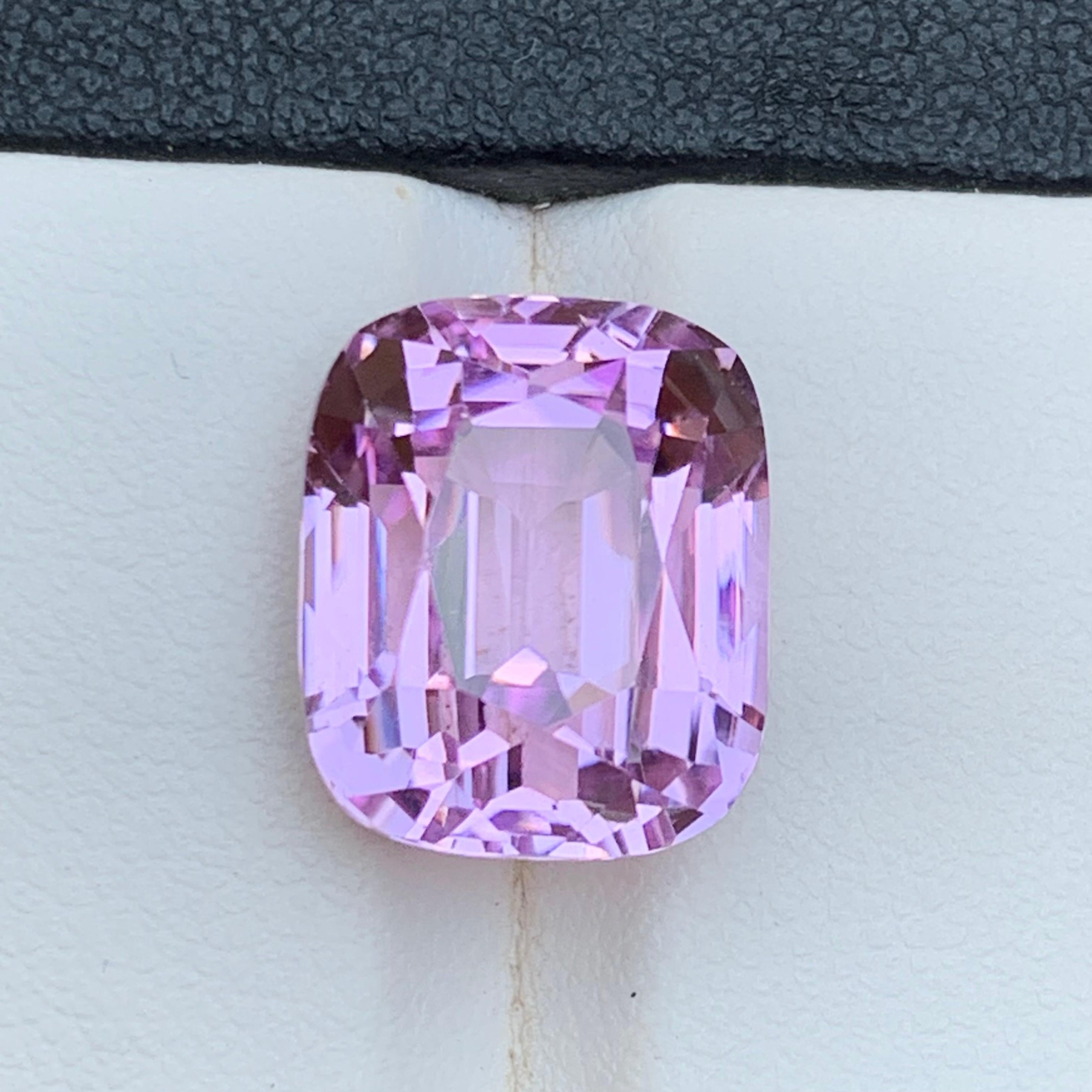 Collana con ciondolo in kunzite naturale rosa lilla, gemma sciolta da 14.45 carati con taglio a cuscino in vendita 4
