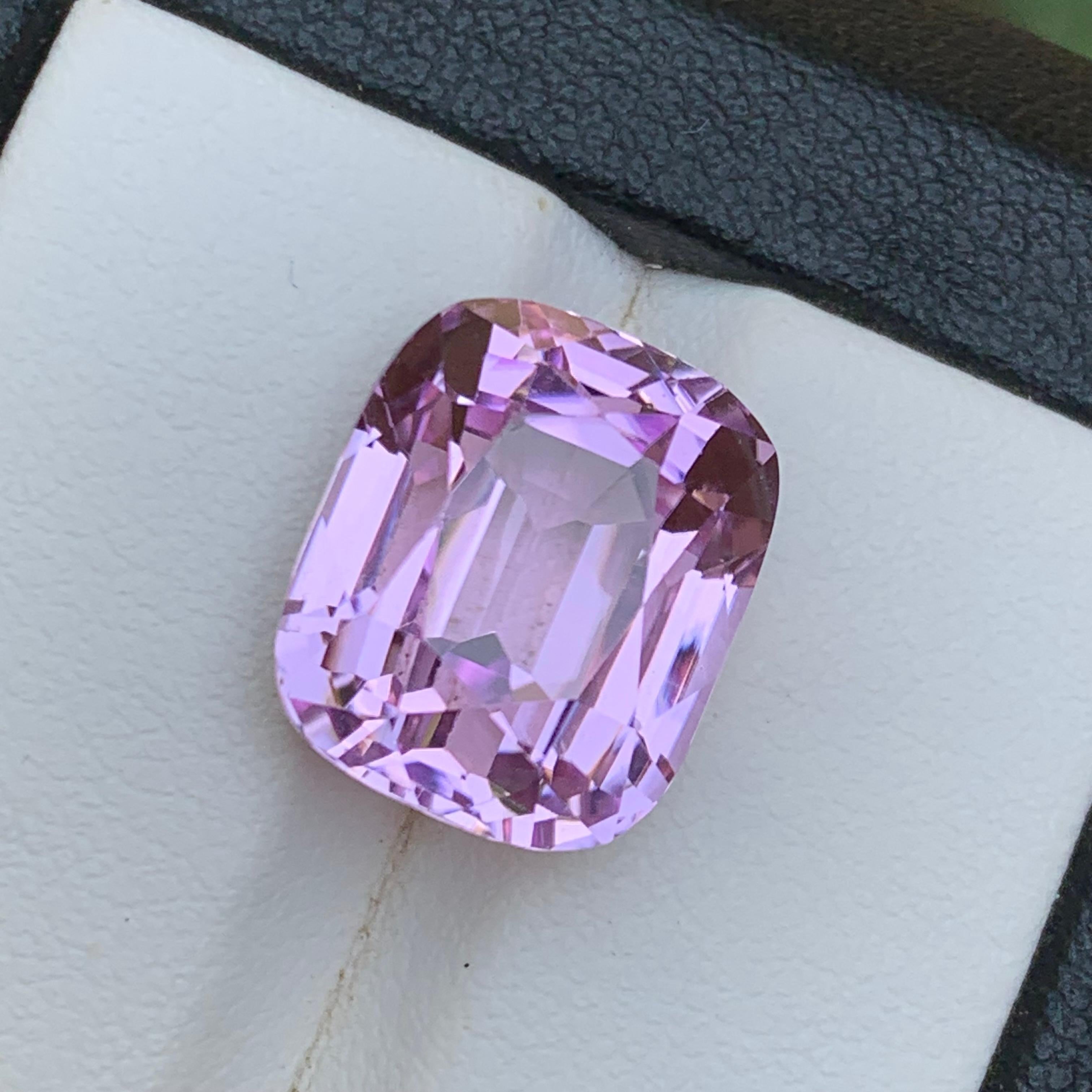 Collana con ciondolo in kunzite naturale rosa lilla, gemma sciolta da 14.45 carati con taglio a cuscino in vendita 5