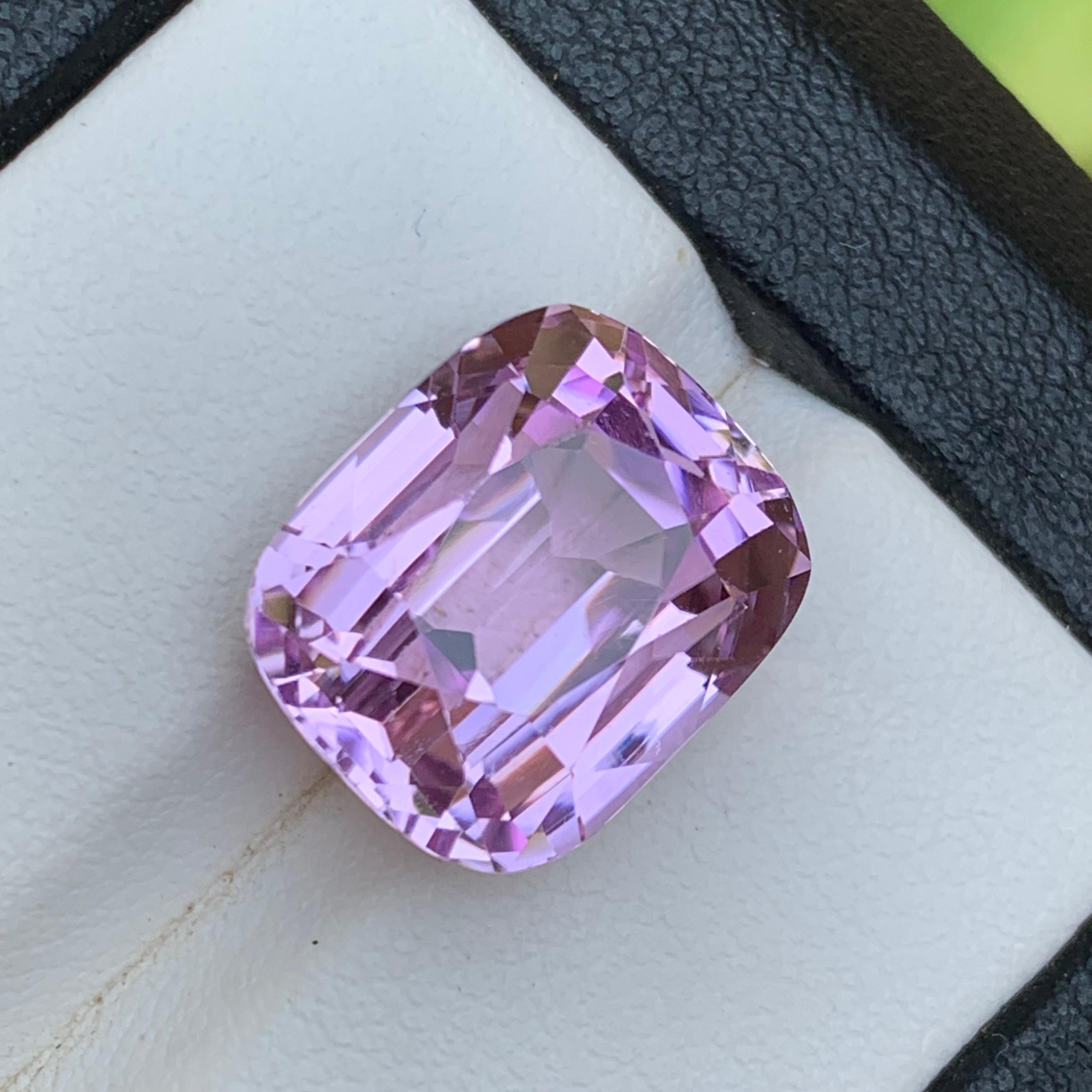 Collana con ciondolo in kunzite naturale rosa lilla, gemma sciolta da 14.45 carati con taglio a cuscino in vendita 6