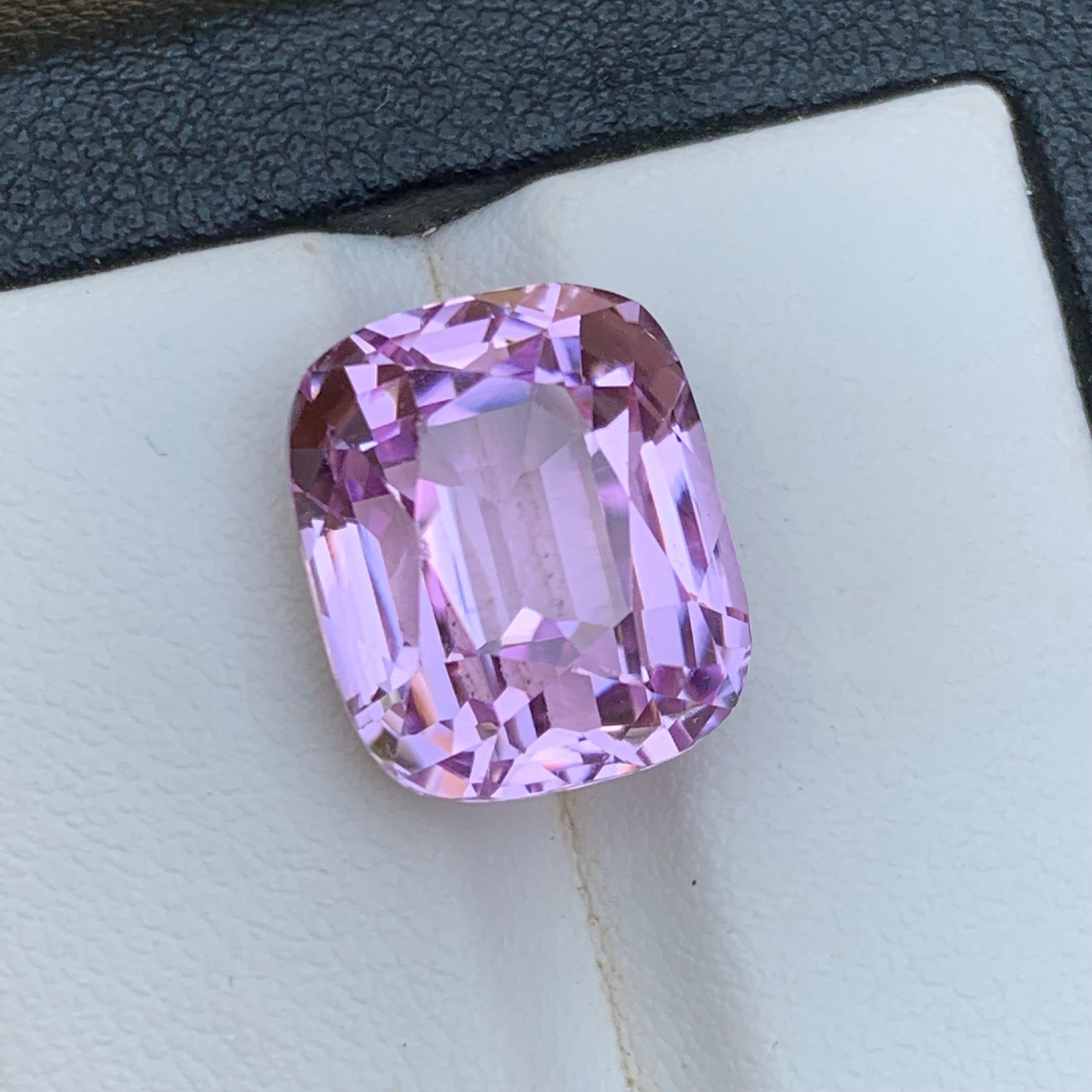 Contemporaneo Collana con ciondolo in kunzite naturale rosa lilla, gemma sciolta da 14.45 carati con taglio a cuscino in vendita