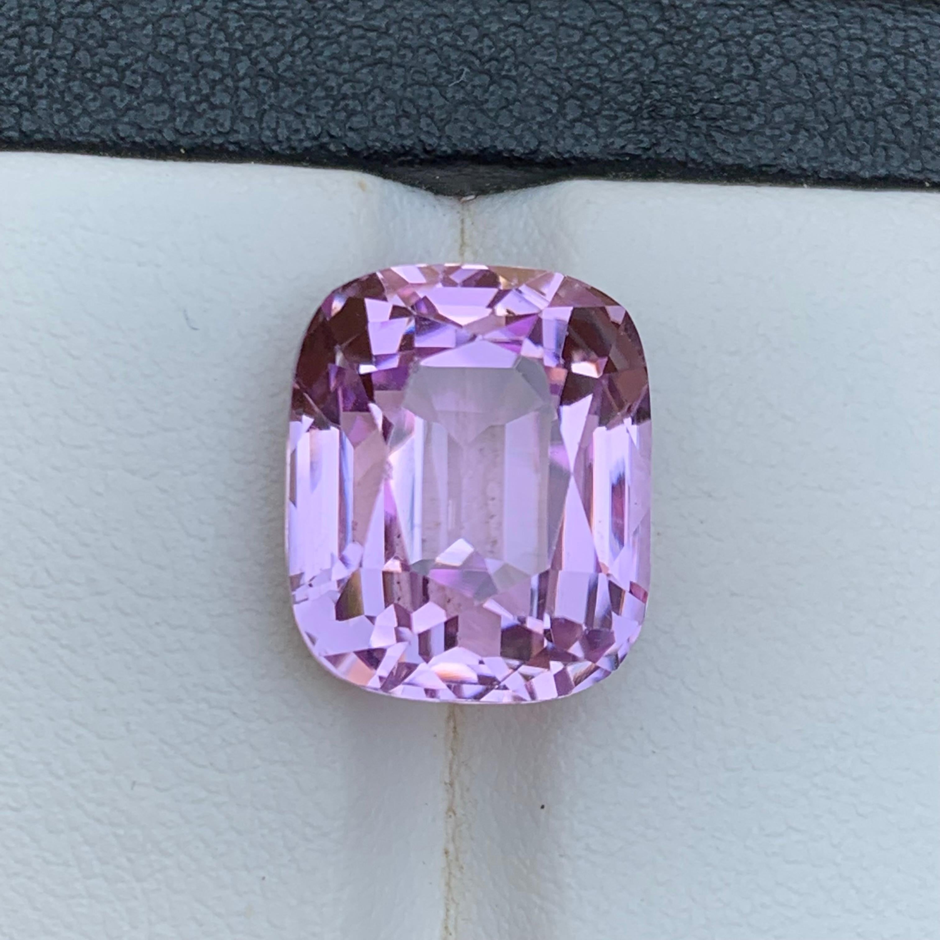 Collana con ciondolo in kunzite naturale rosa lilla, gemma sciolta da 14.45 carati con taglio a cuscino in vendita 1