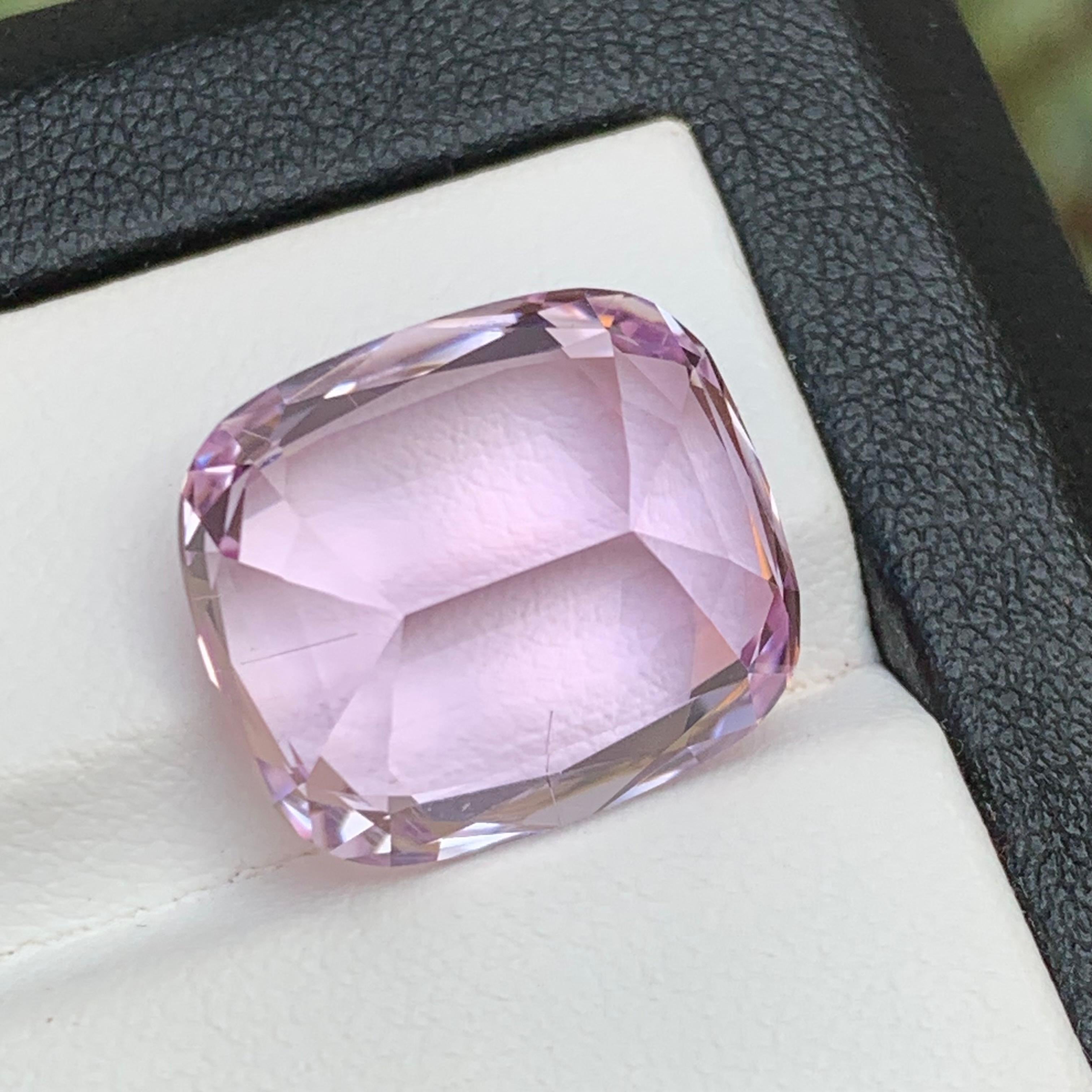 Women's or Men's Lilac Pink Natural Kunzite Necklace Pendant Loose Gemstone 19.65 Ct Cushion Cut For Sale