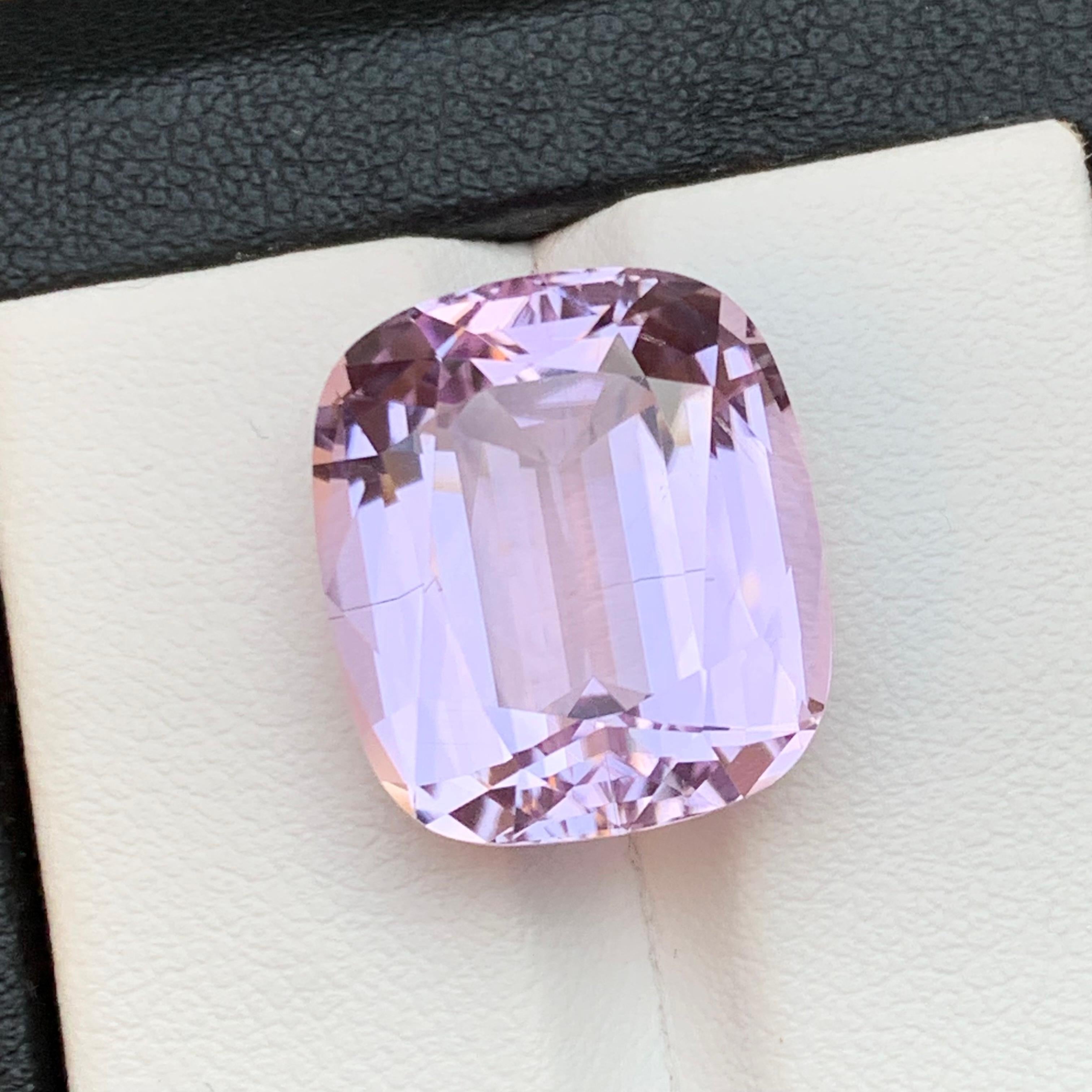 Lilac Pink Natural Kunzite Necklace Pendant Loose Gemstone 19.65 Ct Cushion Cut For Sale 3