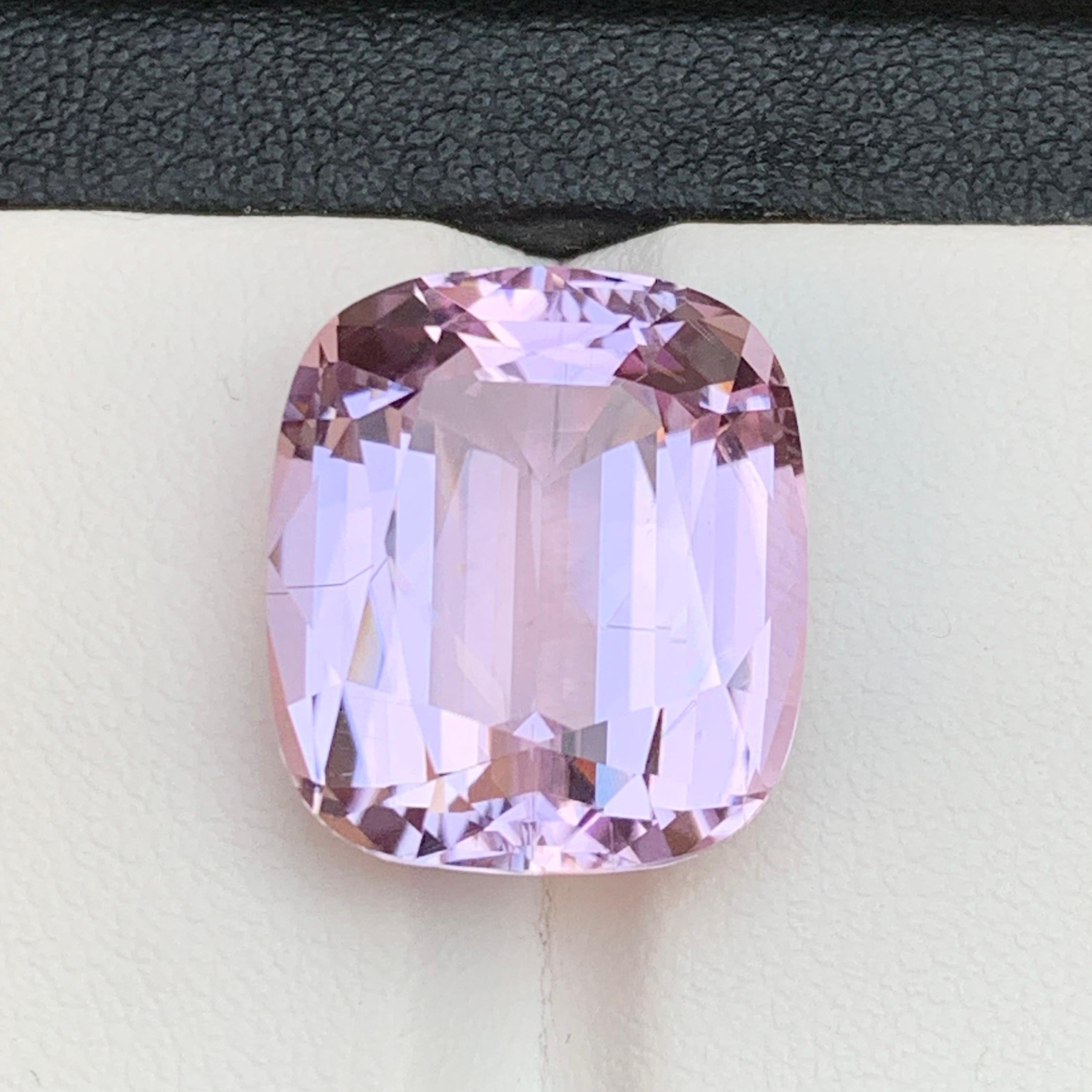 Lilac Pink Natural Kunzite Necklace Pendant Loose Gemstone 19.65 Ct Cushion Cut For Sale 4