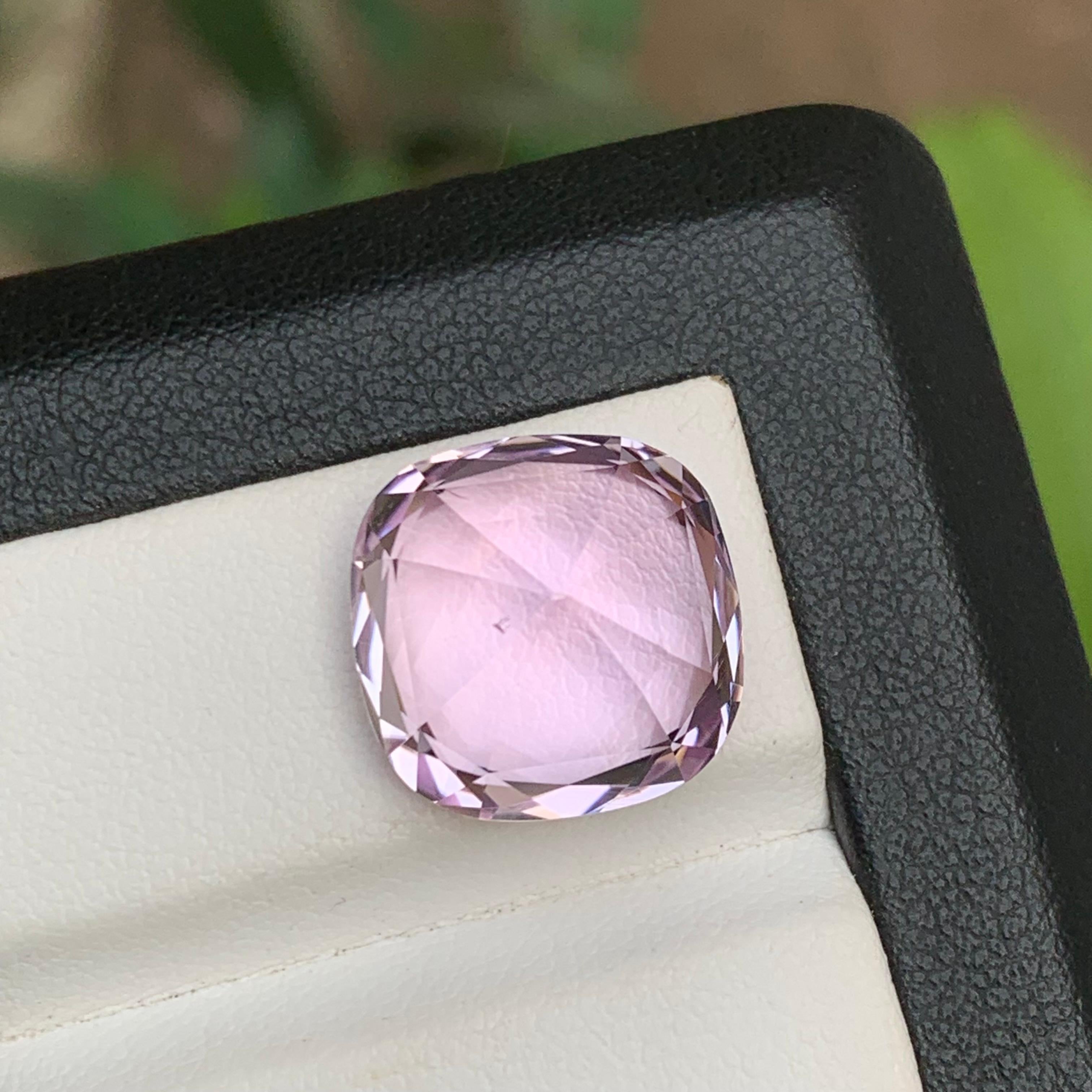 Lilac Pink Natural Kunzite Ring, Necklace Pendant Gemstone, 13.25 Ct Cushion Cut In New Condition For Sale In Peshawar, PK