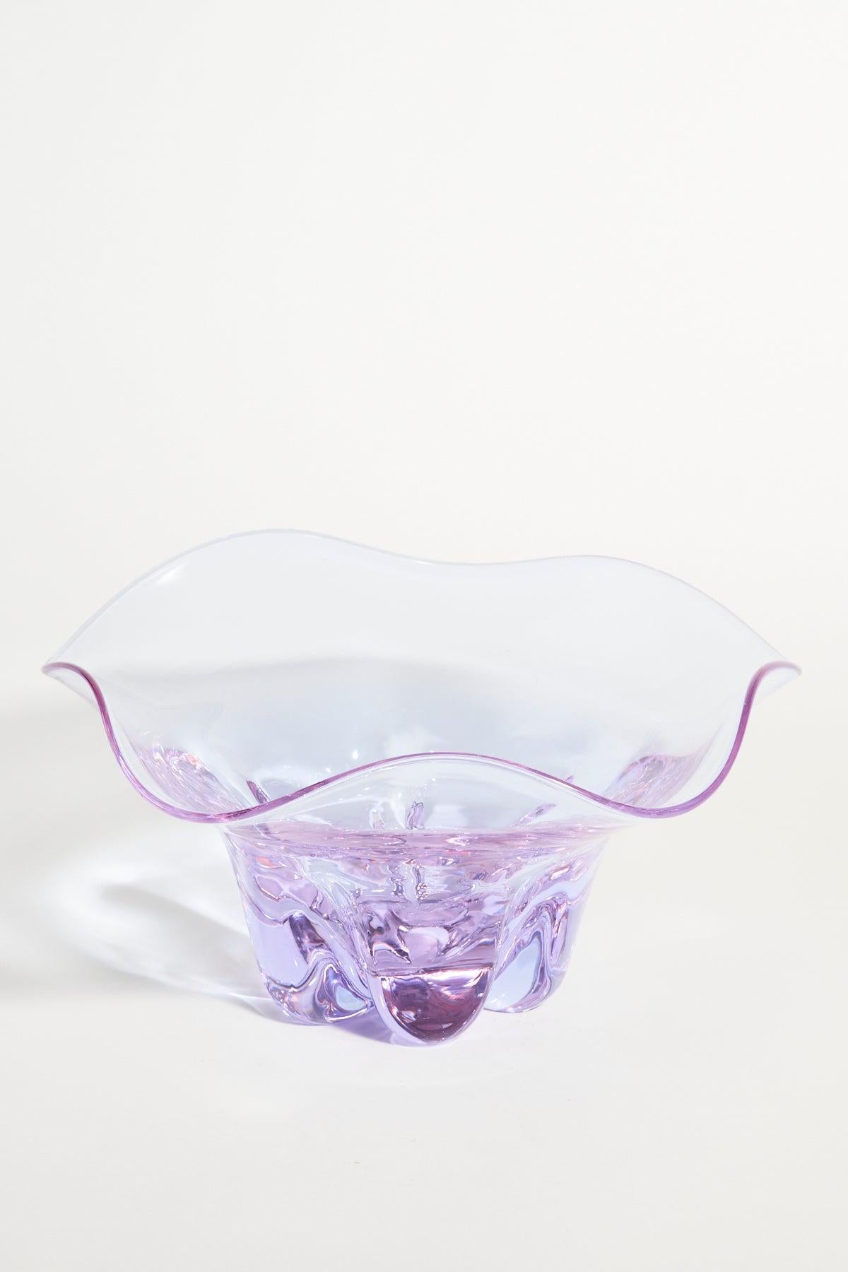 Lilac Ruffled Bowl In Excellent Condition In New York, NY