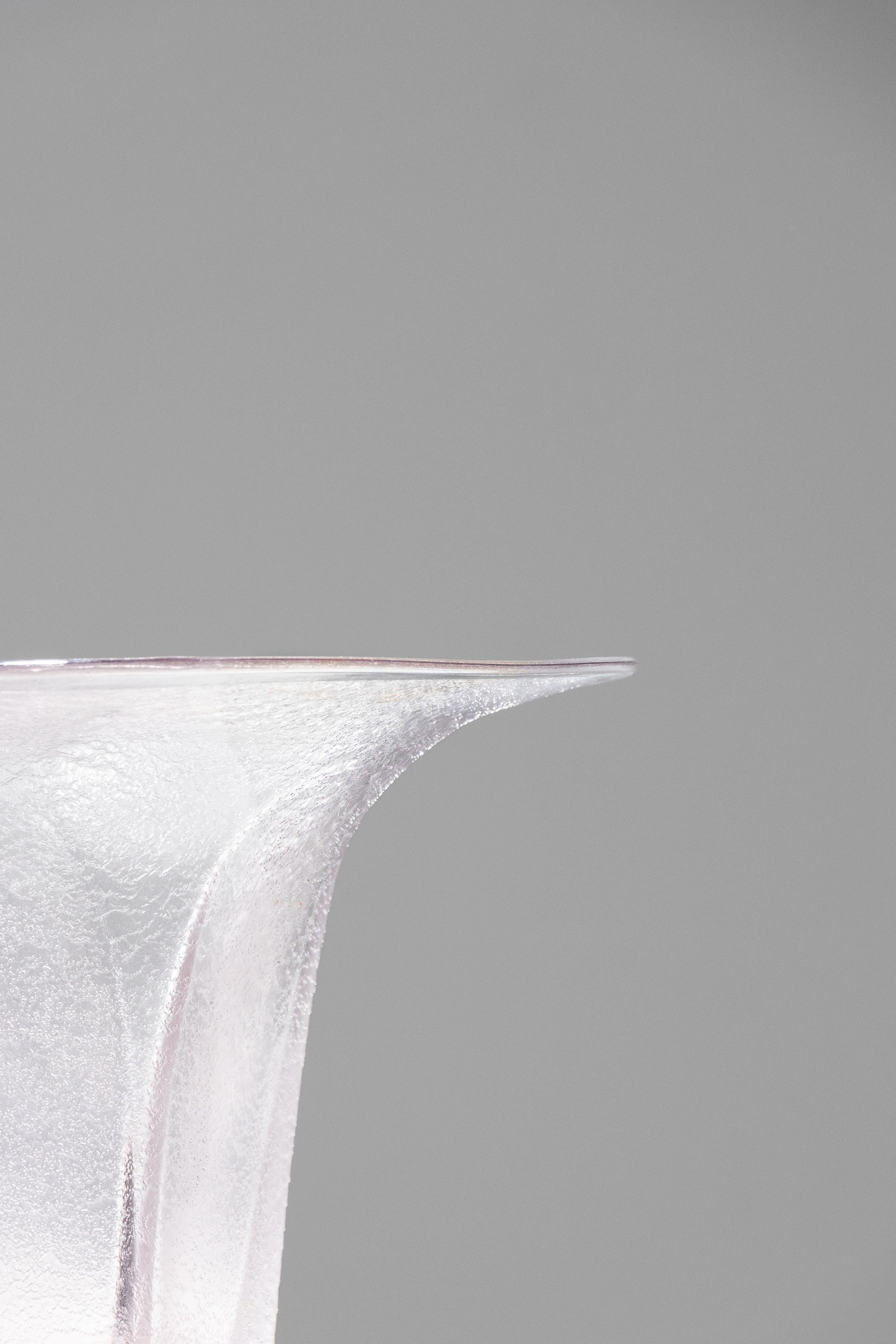Mid-Century moderno Vaso in vetro sabbiato lilla, anni '50 in vendita