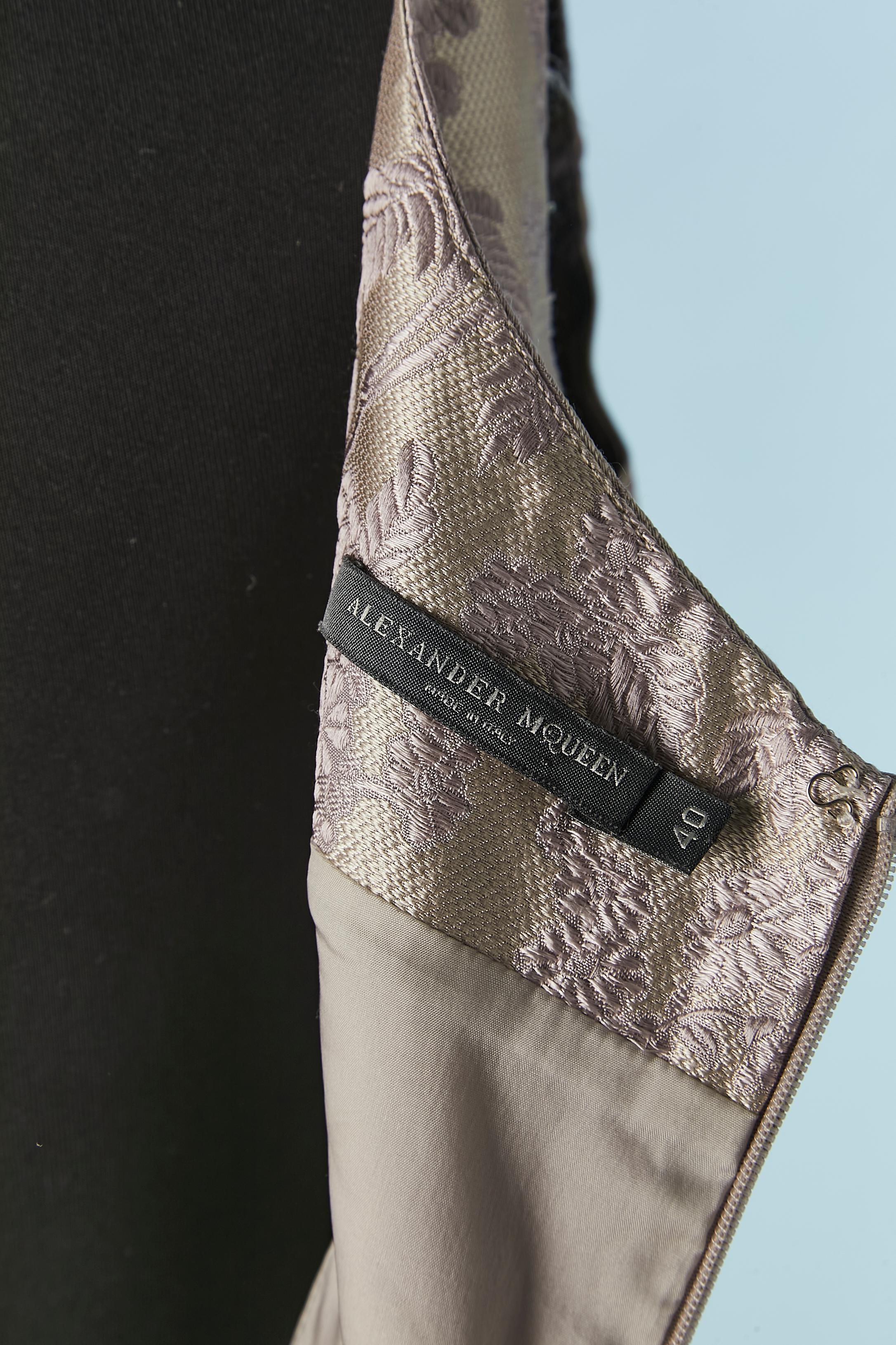 Abito da cocktail in seta jacquard lilla con pieghe sul busto Alexander McQueen in vendita 1