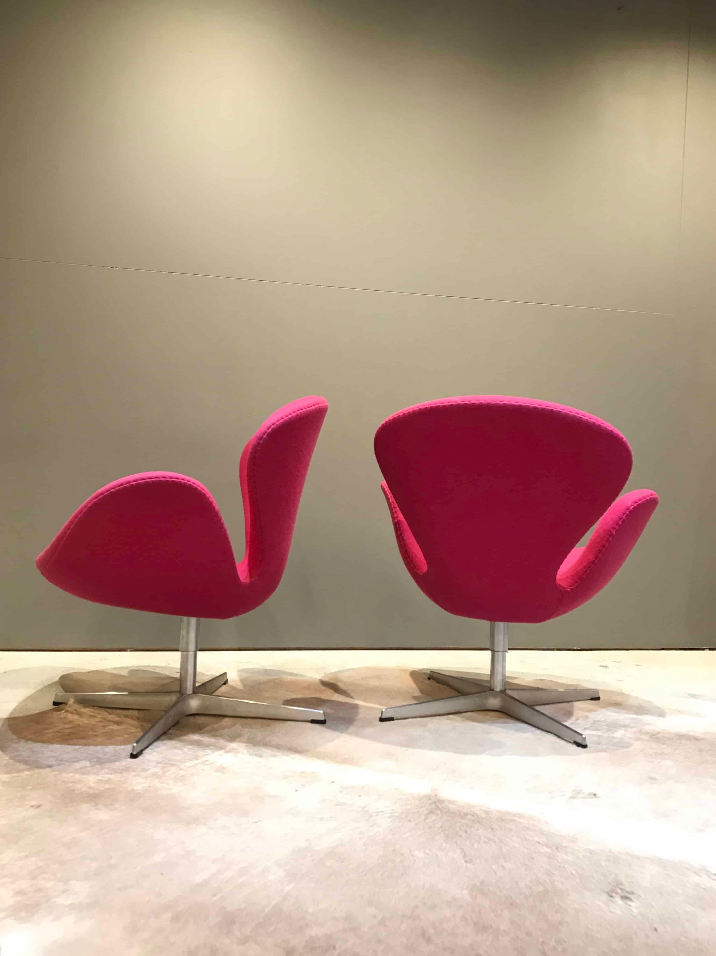 Danish Lilac Swan Chairs by Arne Jacobsen