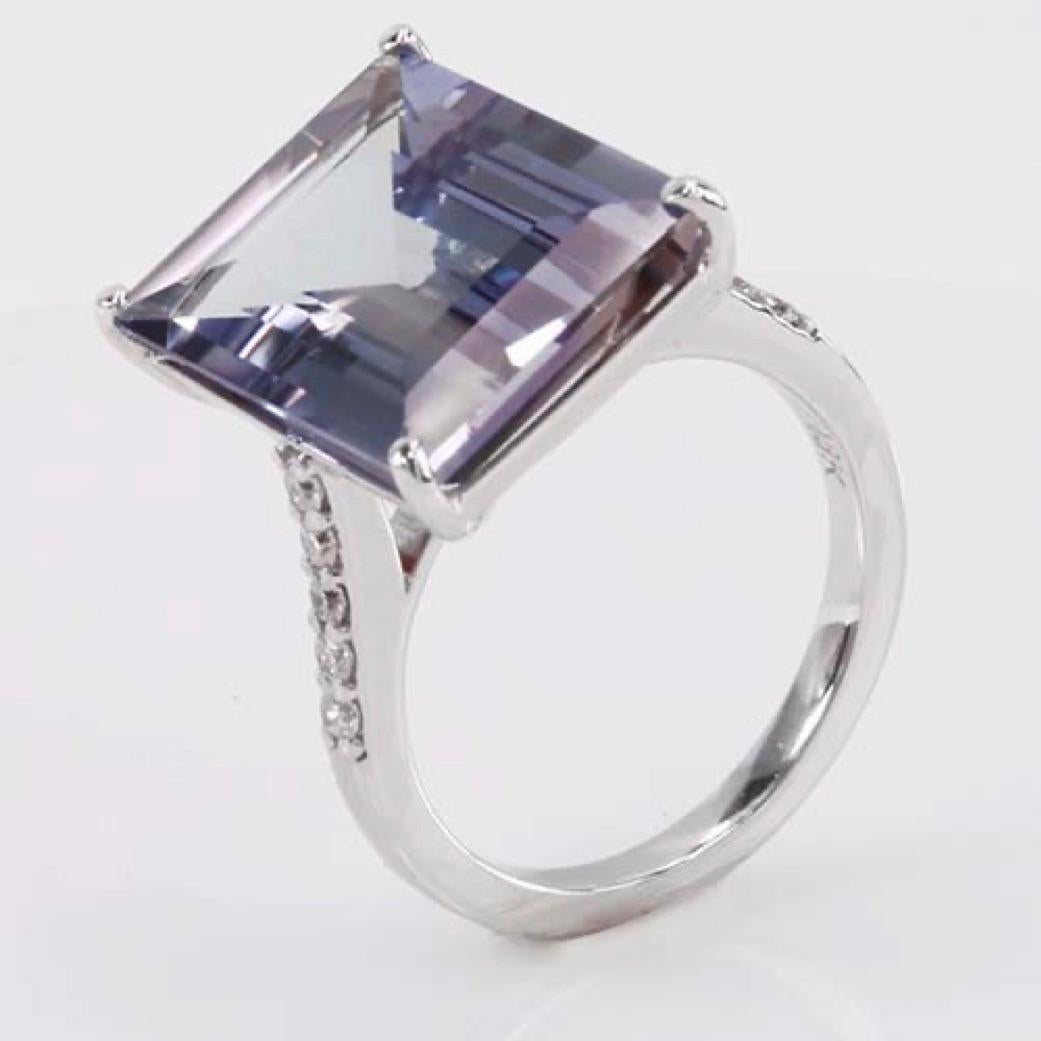 11.28ct Fancy Tanzanite &.23ct Diamond Ring-Baguette Cut-18KT Gold-GIA Certified In New Condition For Sale In London, GB