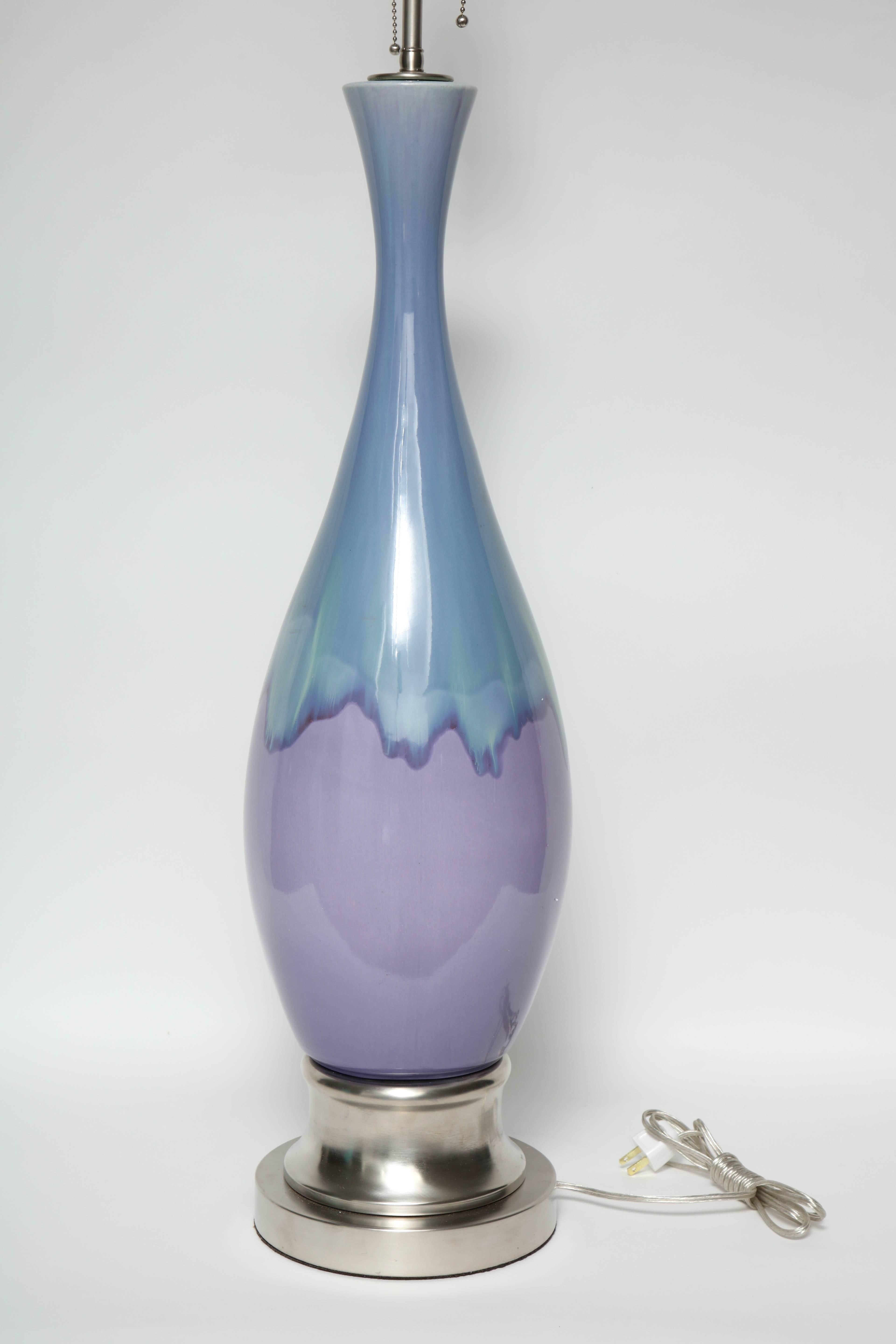Américain Lampes à glaçure dégradée lilas/bleu ciel en vente