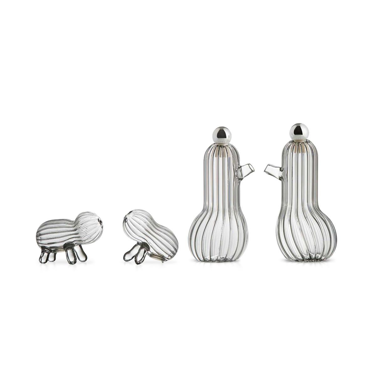 Lilì and Lulù make up a set of oil and vinegar dispensers, this couple of characters is made in mouth blown glass with a grooved finishing. Lilì and Lulù set is part of table Joy, a collection designed by Matteo Cibic whose items are a family of