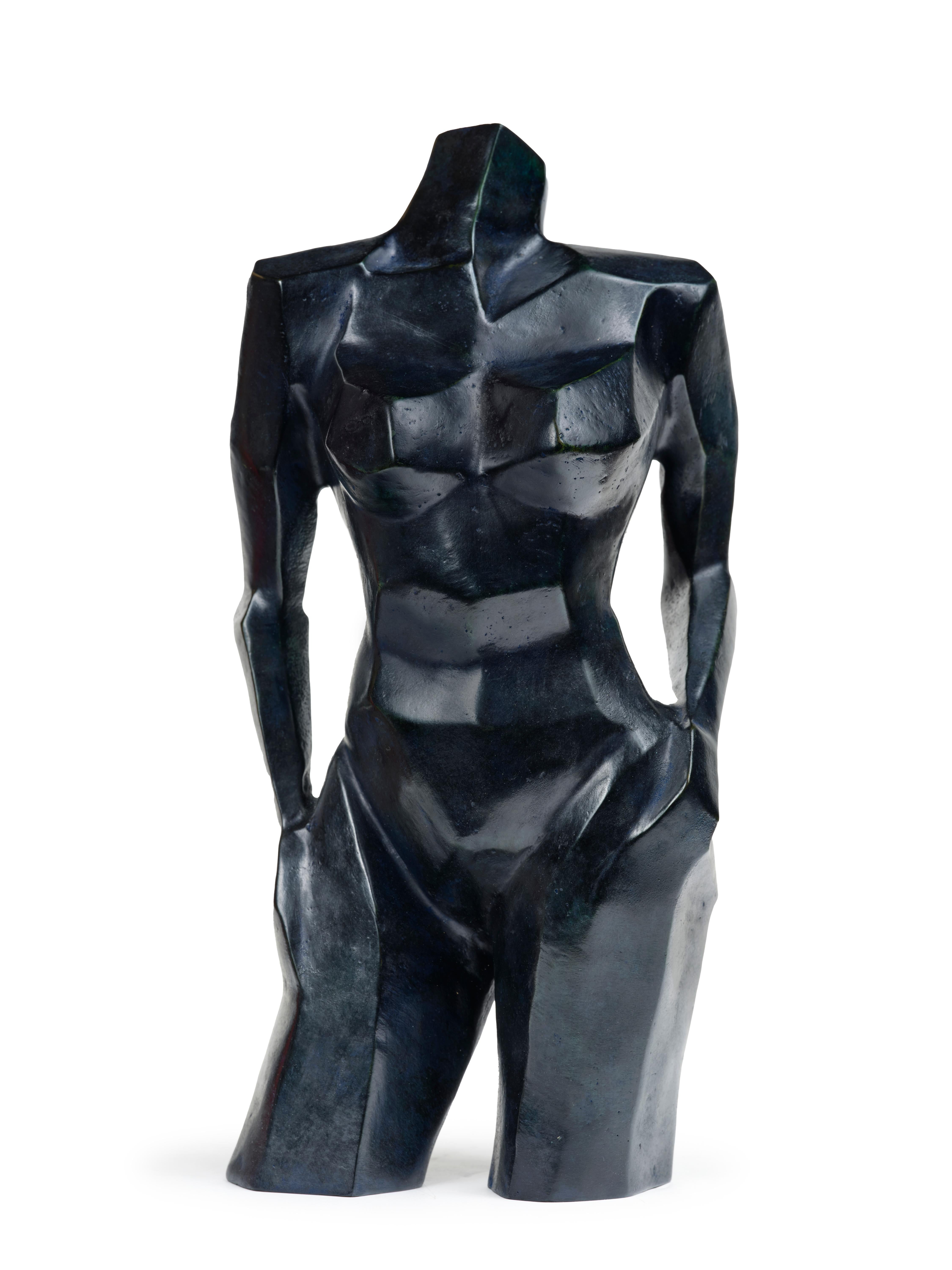 Lili Mirante (née à Paris en 1966 - dernière photo dans la galerie) est une femme artiste qui vit et travaille à Paris. Issue d
une famille d
artistes (son père était un aquarelliste renommé), elle sculpte depuis 1994.

Ses créations révèlent un