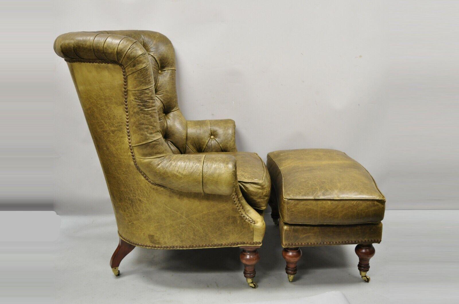Lilian August große braun grün Leder getuftet Chesterfield Club Lounge Stuhl und Ottomane. Artikel verfügt über einen großen übergroßen Stuhl, passende Ottomane, Messing Rollen, 