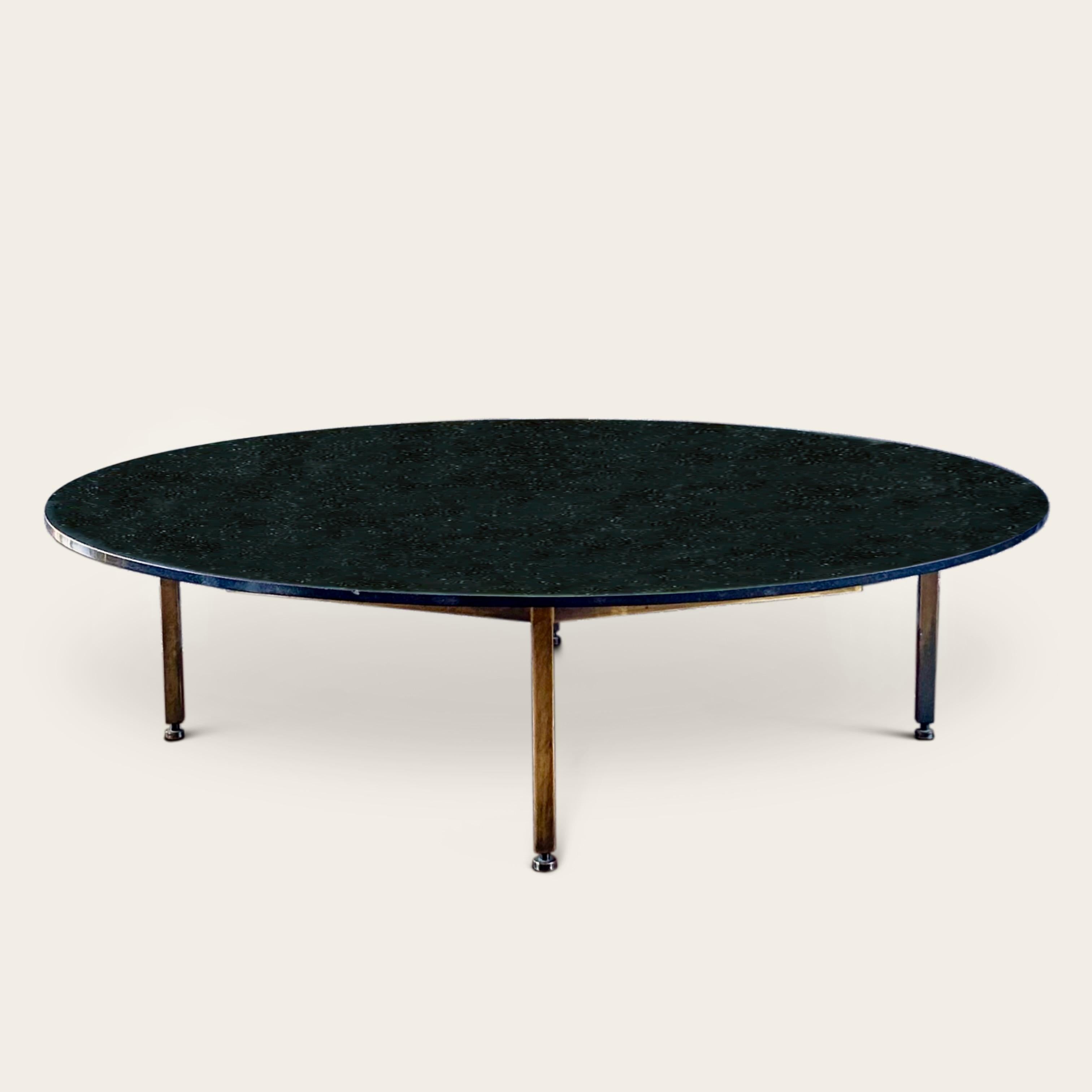 Mid-Century Modern Table basse en granit et laiton Liliana Grassi, 1950 en vente