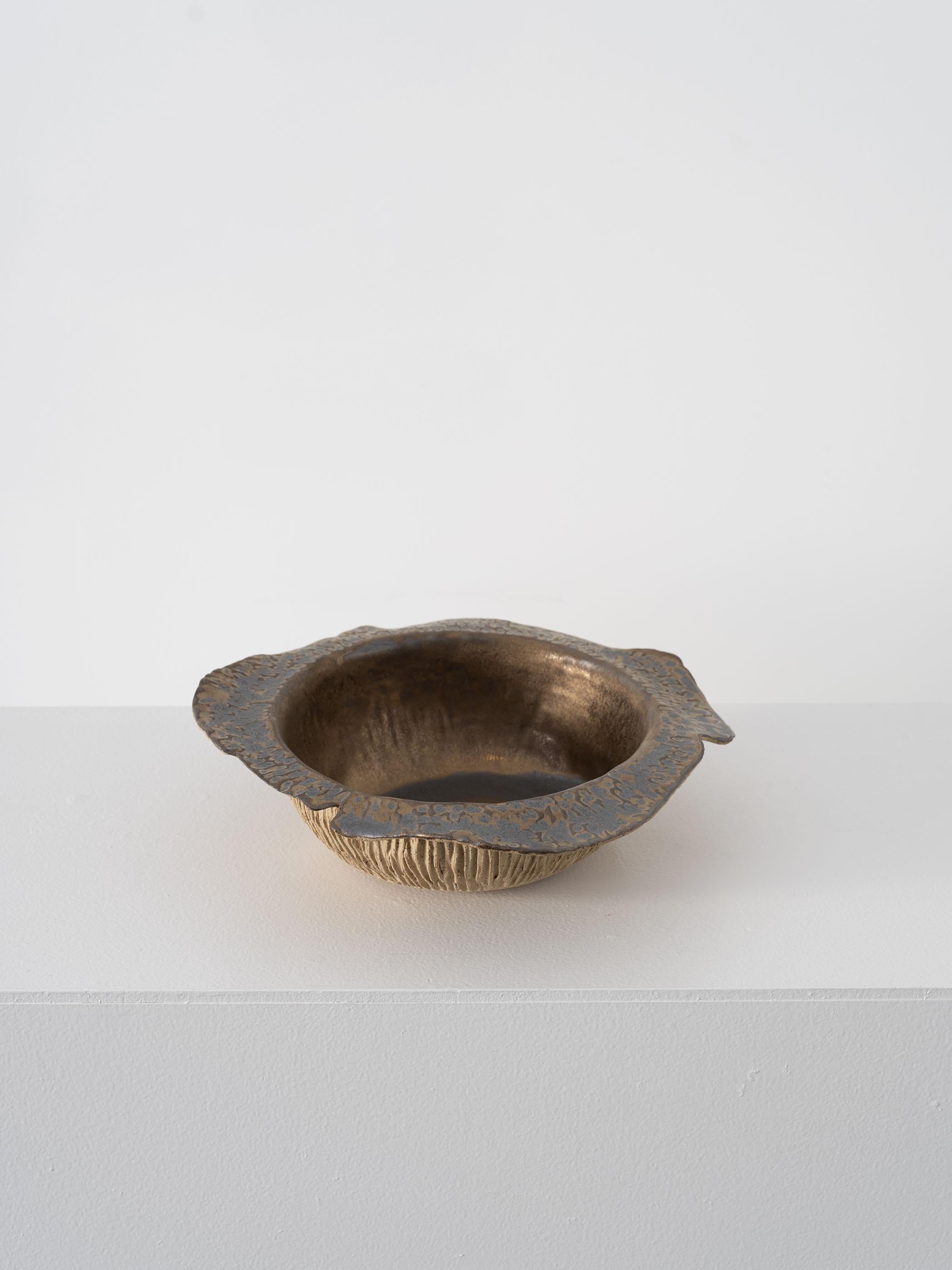 Trish DeMasi.
Lilie bowl, 2022.
Metallic glazed and speckled ceramic.
Measures: 10.5 x 10.75 x 3.5 in.