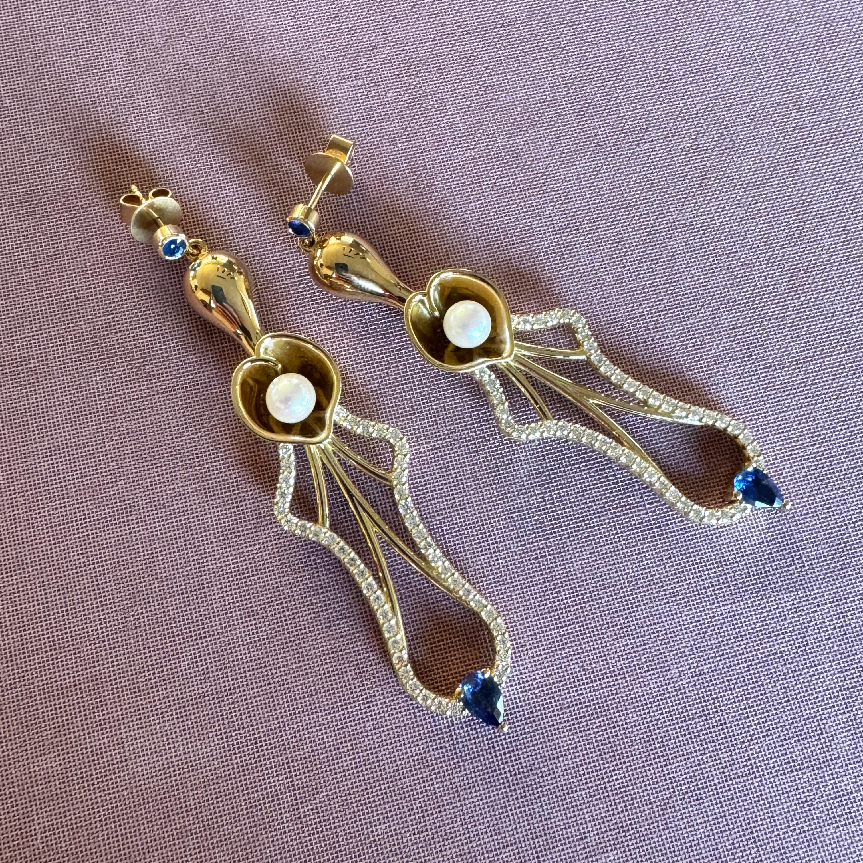 Contemporary Lilies Earrings in 18 Karat Yellow Gold with Diamonds, Sapphires And Pearls For Sale
