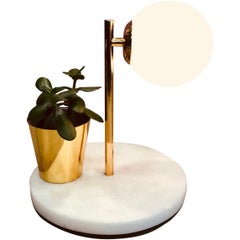 Liliput, zeitgenössische, minimalistische, poetische Tischlampe von Cristiana Bertolucci