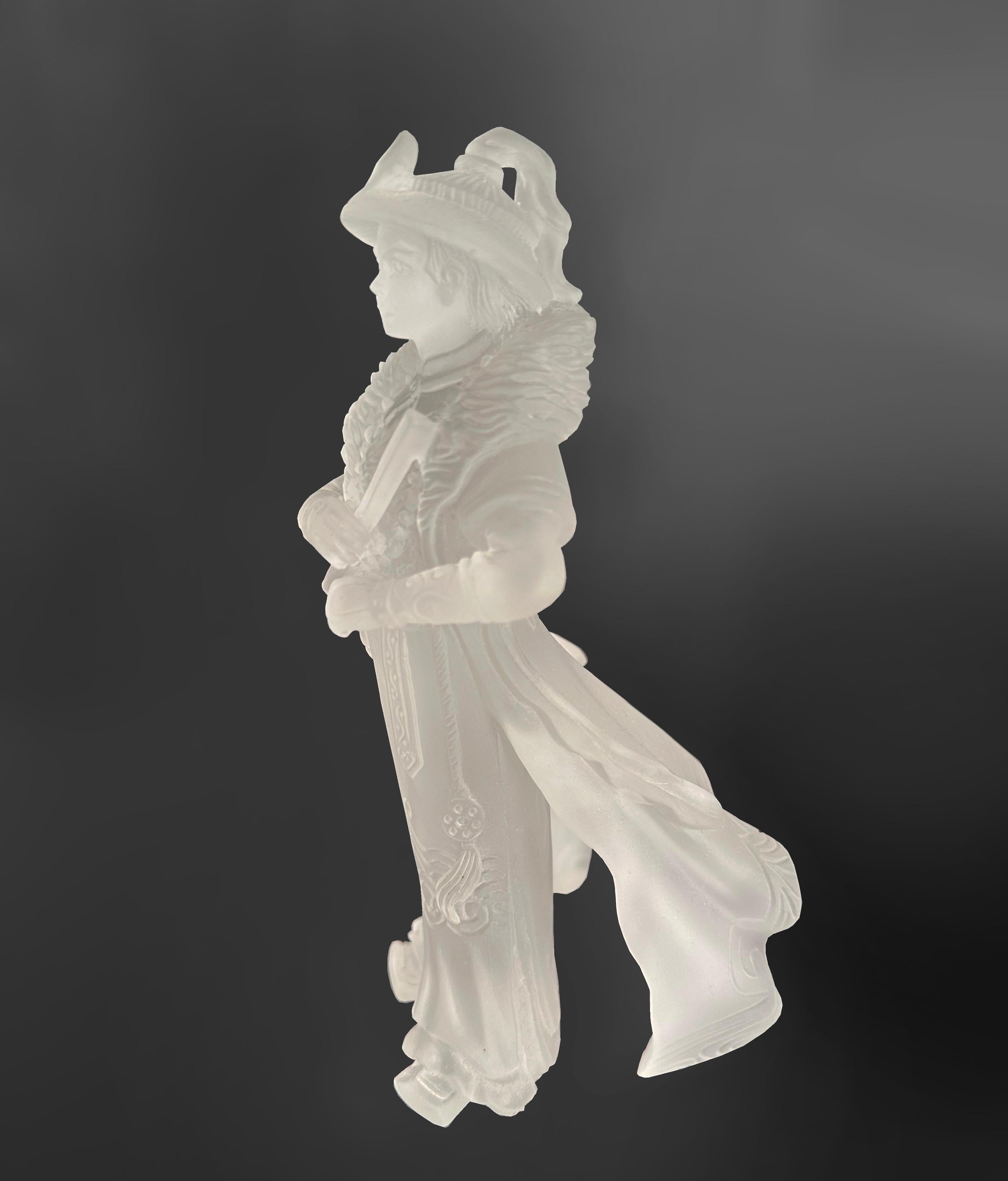 Objects for Objects,  Sculpture en verre coulé Lilique Style CUSTOM MADE 
Ajoutez une touche d'élégance et de sophistication à votre décoration intérieure avec notre étonnante sculpture Dans le style de Lalique. Cette pièce unique est fabriquée de