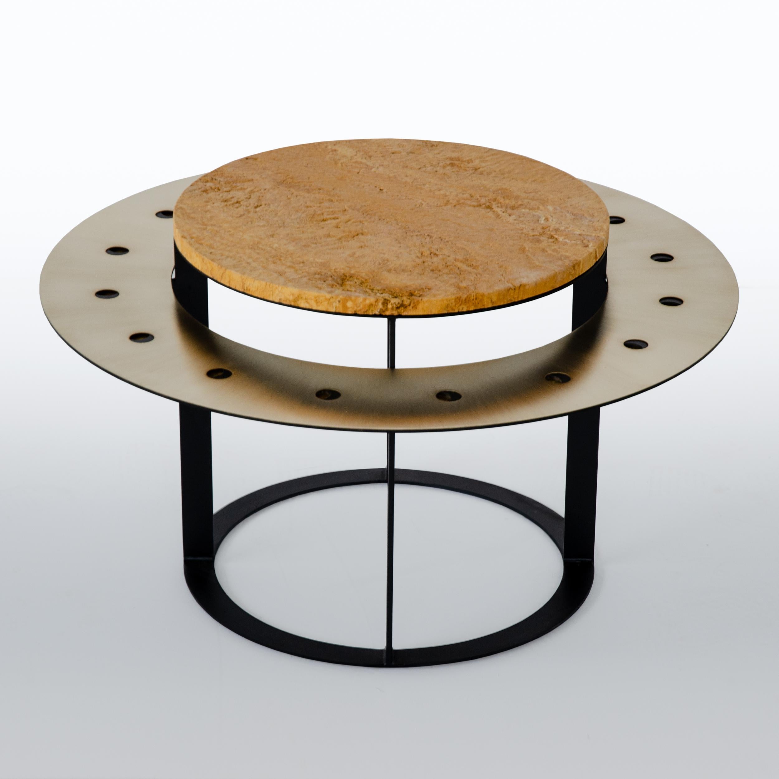 Table basse Lilith par Atlas Project
Dimensions : Ø 65 x H 37 cm : Ø 65 x H 37 cm. 
MATERIAL : Fer peint en noir et marbre Travertino jaune.

Disponible en différents matériaux et tailles. Veuillez nous contacter.

A.L.I.t h C o f f e t a b l e s
