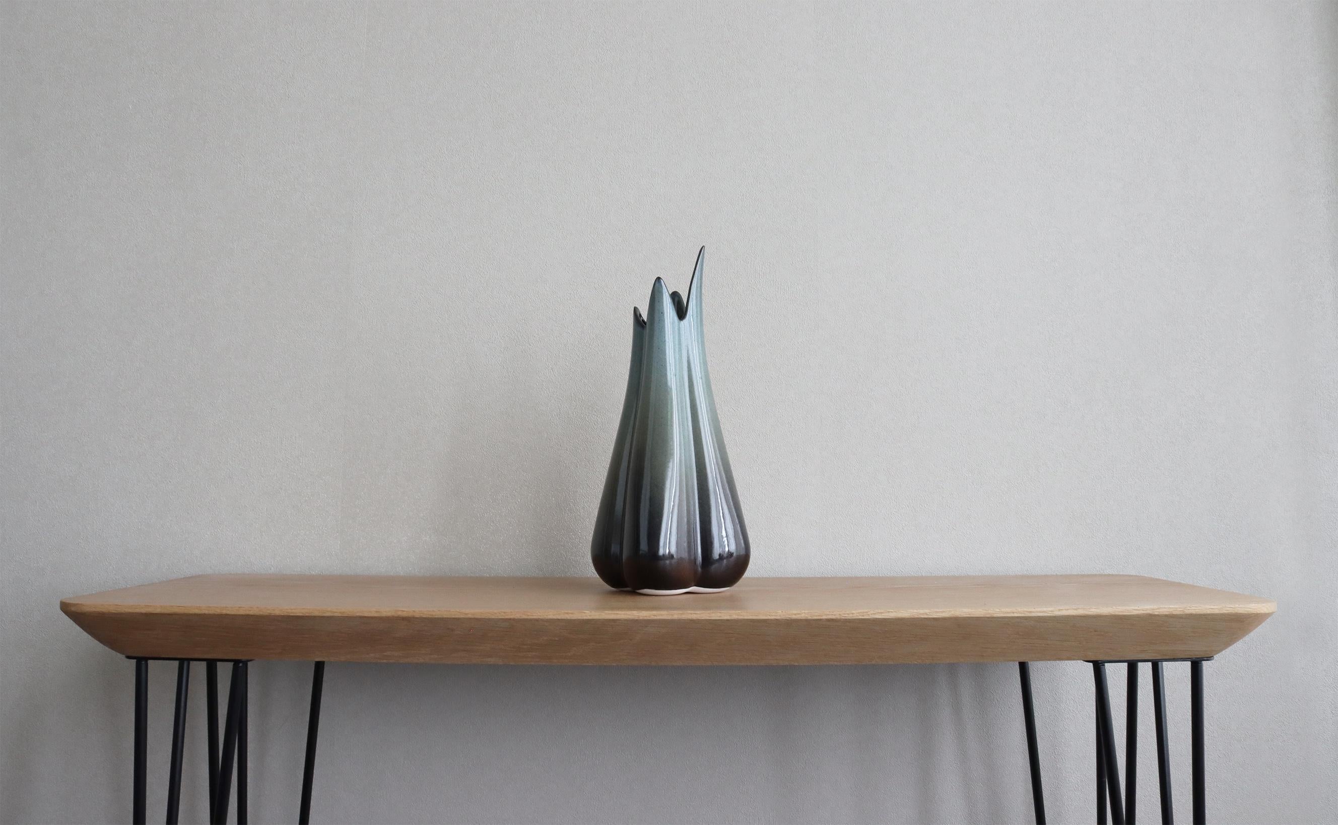 Porcelain Lilium Vase - Matte Black For Sale