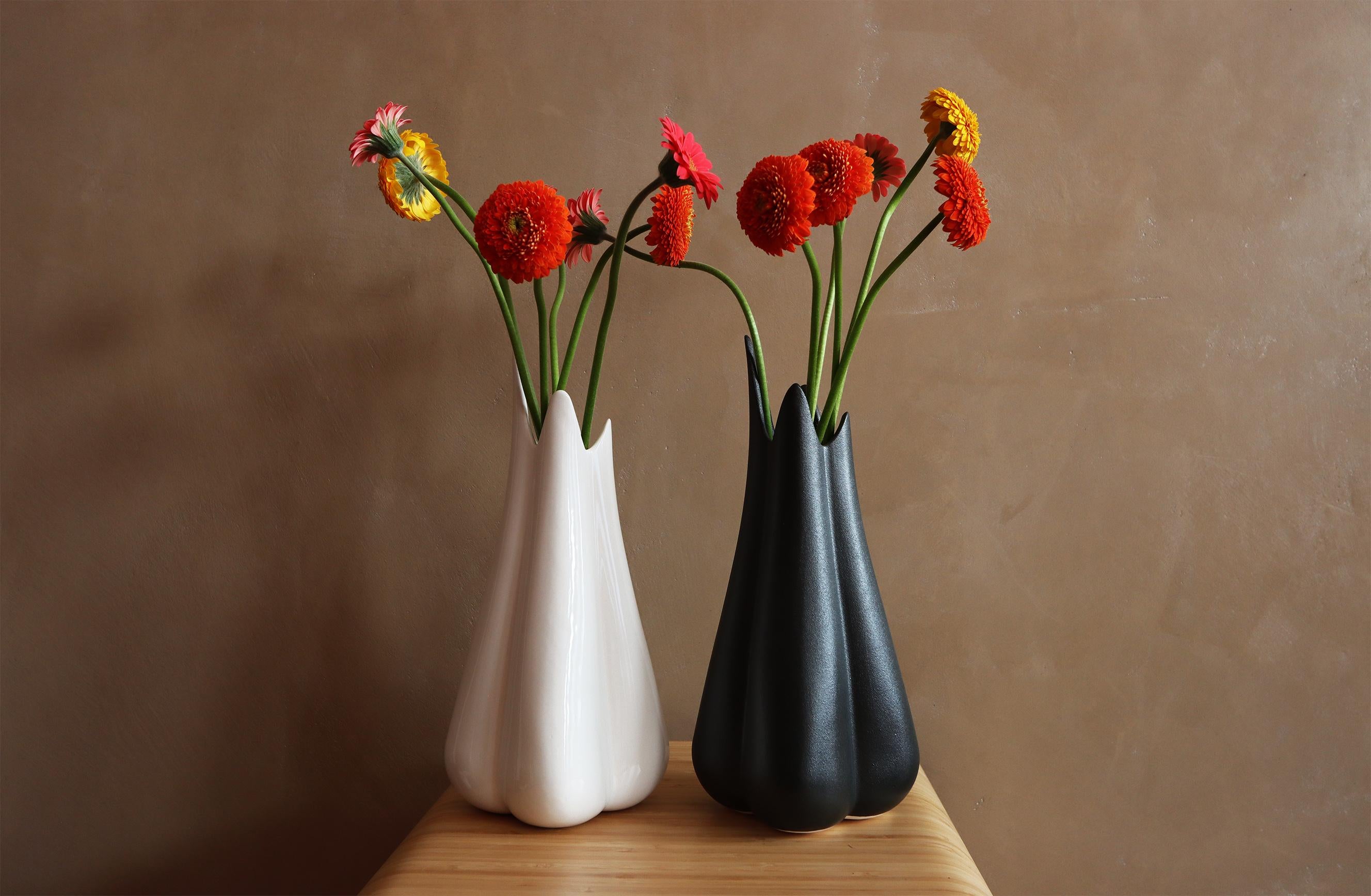 Lilium Vase, Mist White - Gloss In New Condition For Sale In Dunedin, NZ