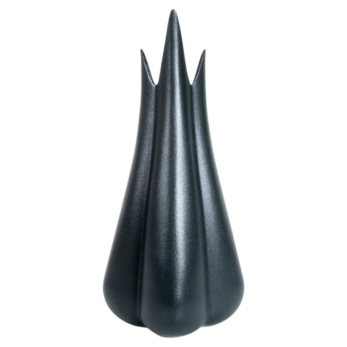 Lilium Vase - Matte Black For Sale