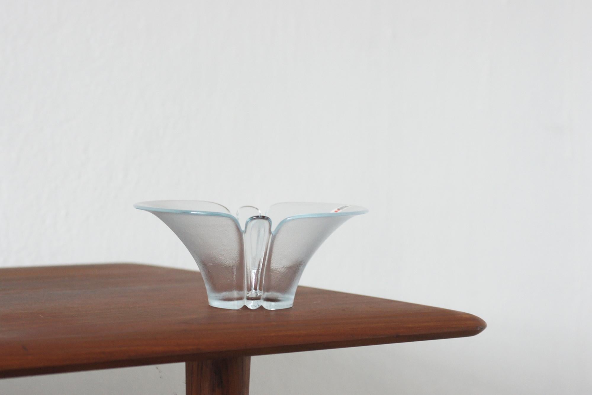 The Lilje series from Holmegaard is inspired by the Lilje flower and has the same light and poetic expression as the beautiful flower.
Bowl with a light shade of blue

The lines of the design are simple, soft and organic, yet simplistic and
