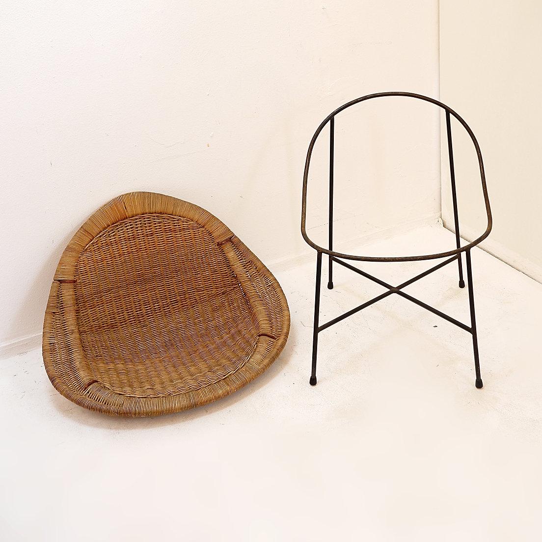 Lilla Kraal Lounge Chair von Kerstin Horlin Holmquist / Nordiska Kompaniet 1950er Jahre
Schwedisches Design - Mitte des Jahrhunderts
Dieses Stück wird dem oben genannten Designer/Macher zugeschrieben. Es hat kein Zuordnungszeichen. Das Design ist