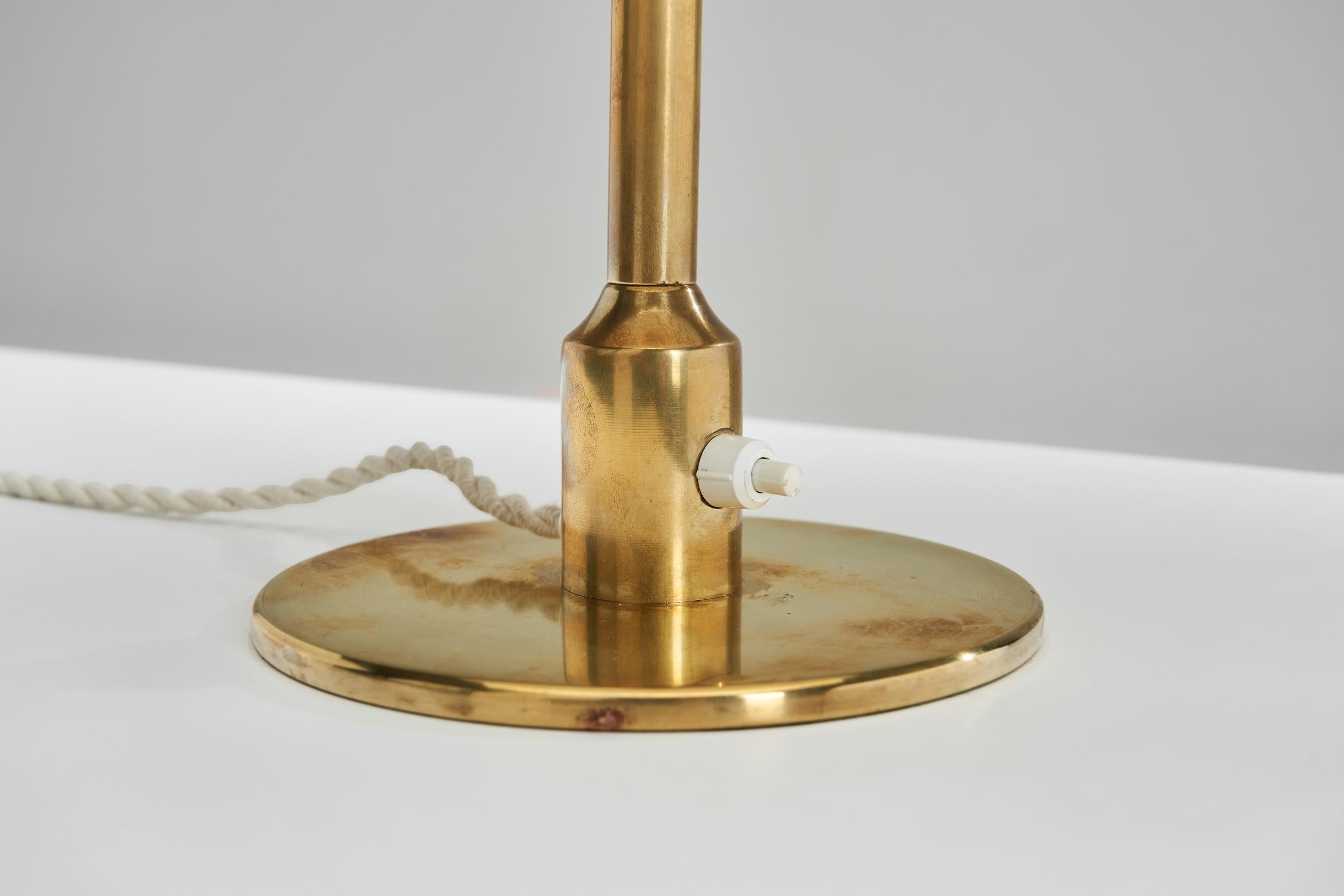 Lampada da tavolo in ottone 