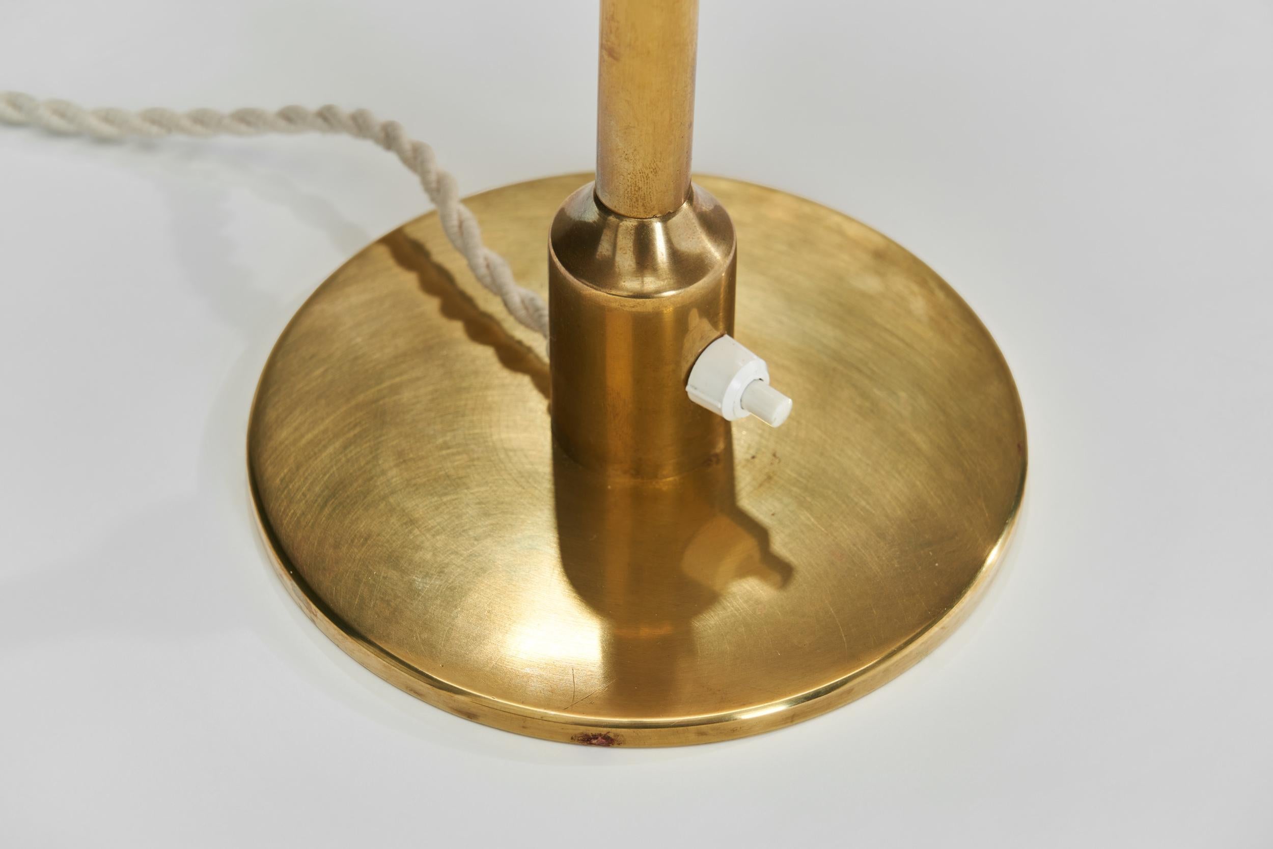 Lampada da tavolo in ottone 