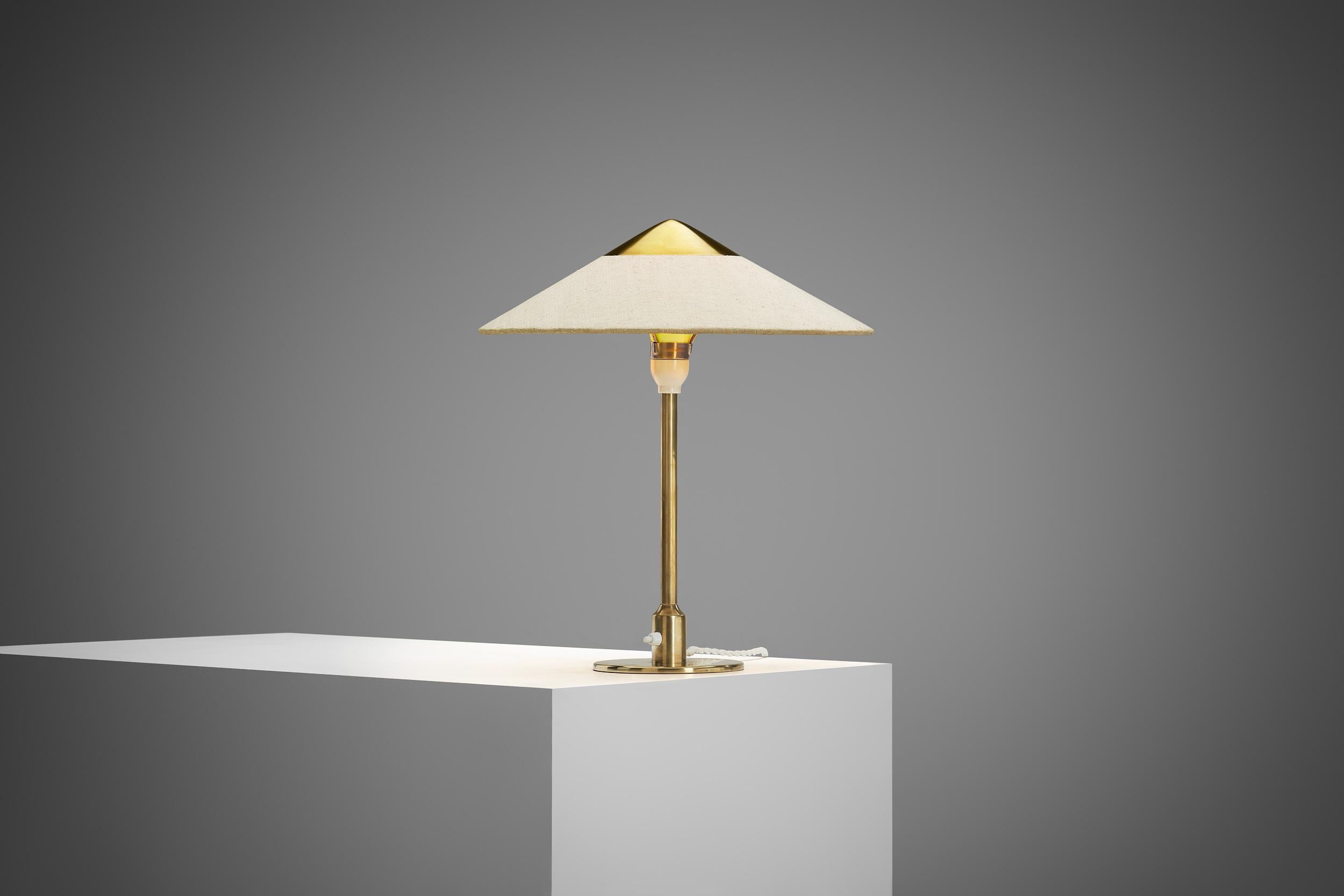 Metà XX secolo Lampada da tavolo in ottone 