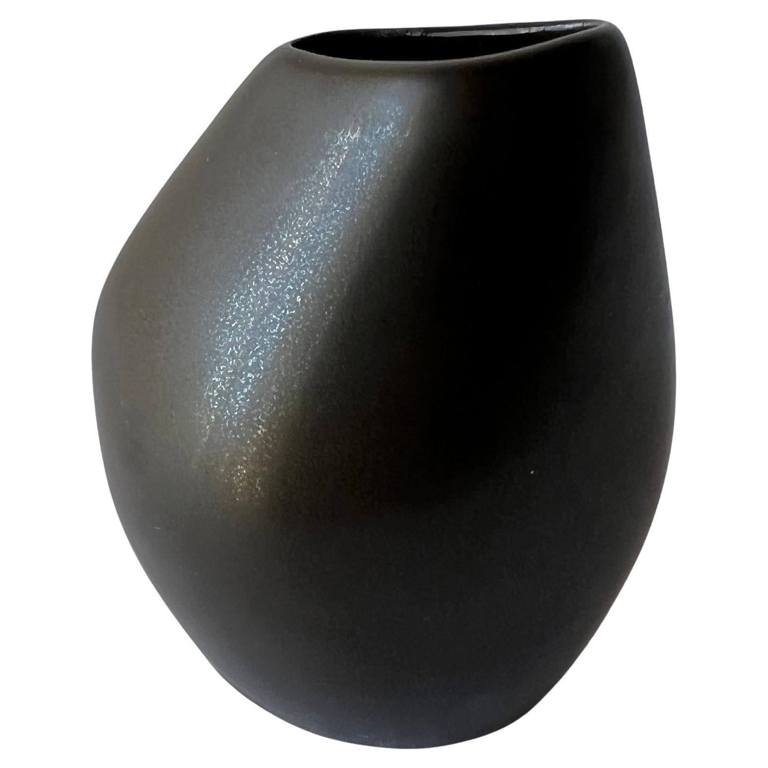 Lillemor Mannerheim - Vase en grès Mangania de style moderniste suédois par Upsala Ekeby