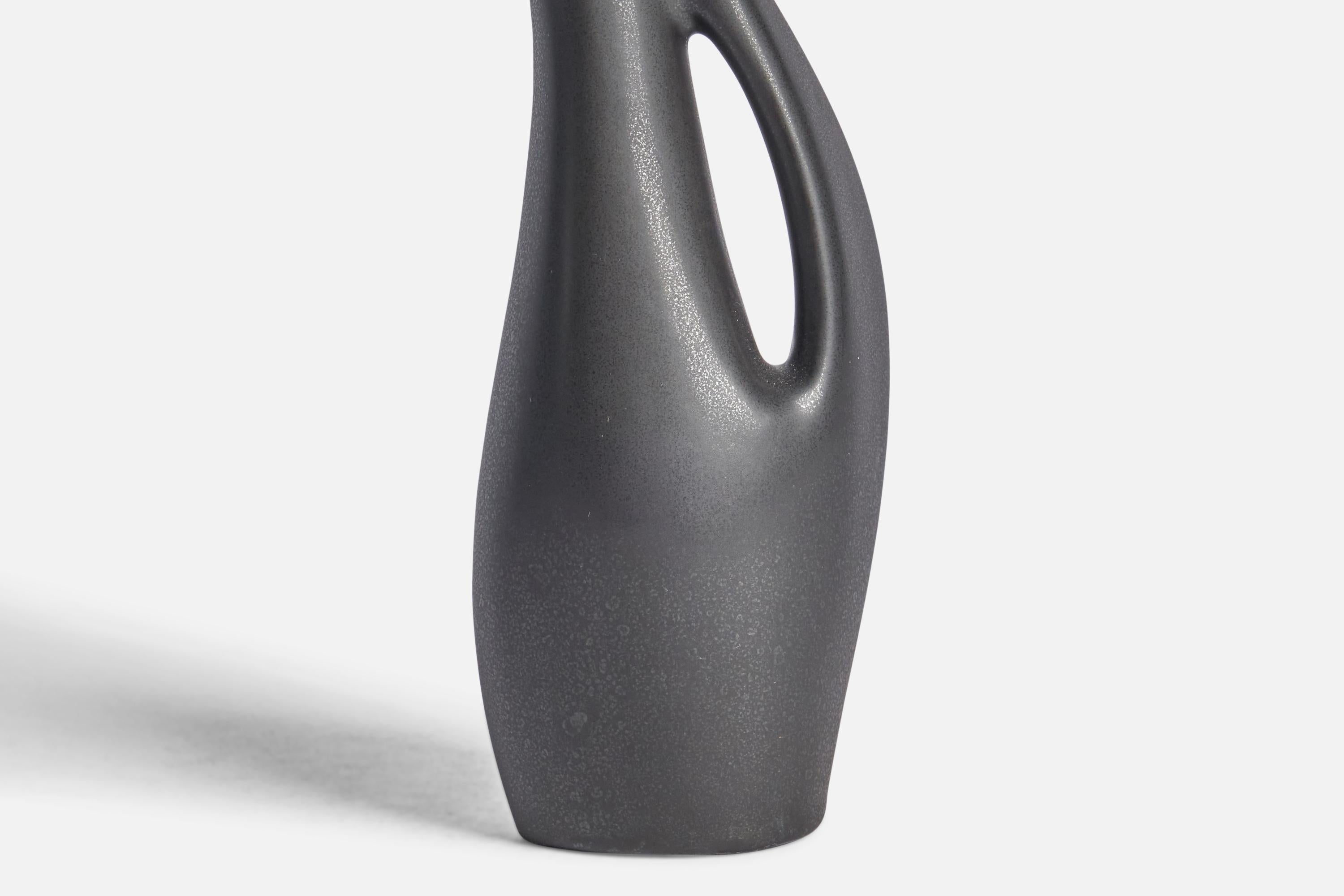 Lillemor Mannerheim, Vase, Porcelain, Sweden, 1950s In Good Condition For Sale In High Point, NC