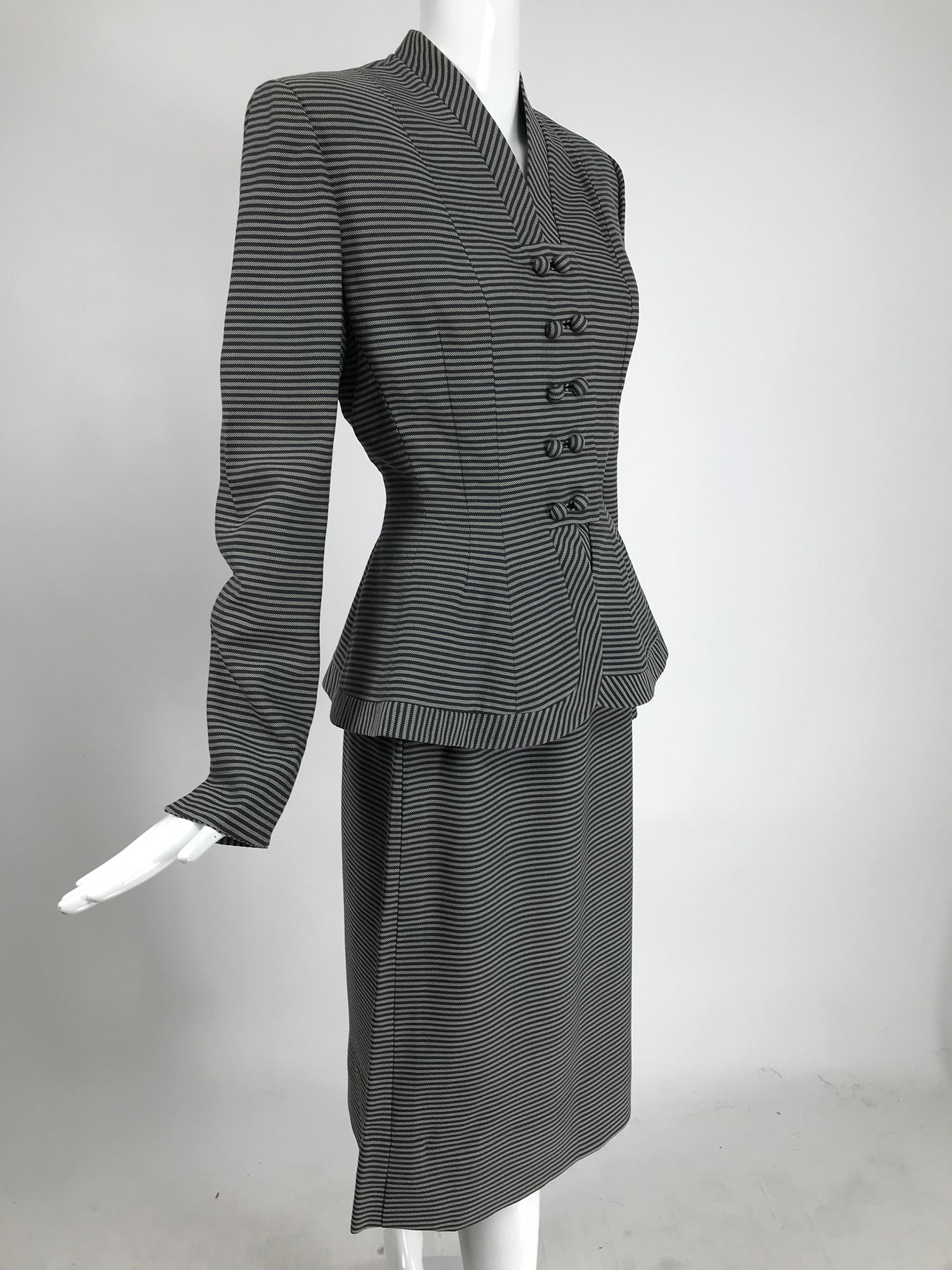 Gris Lilli Ann - Tailleur jupe en laine à rayures noires et blanches avec ourlet péplum et taille basse, années 1940 en vente