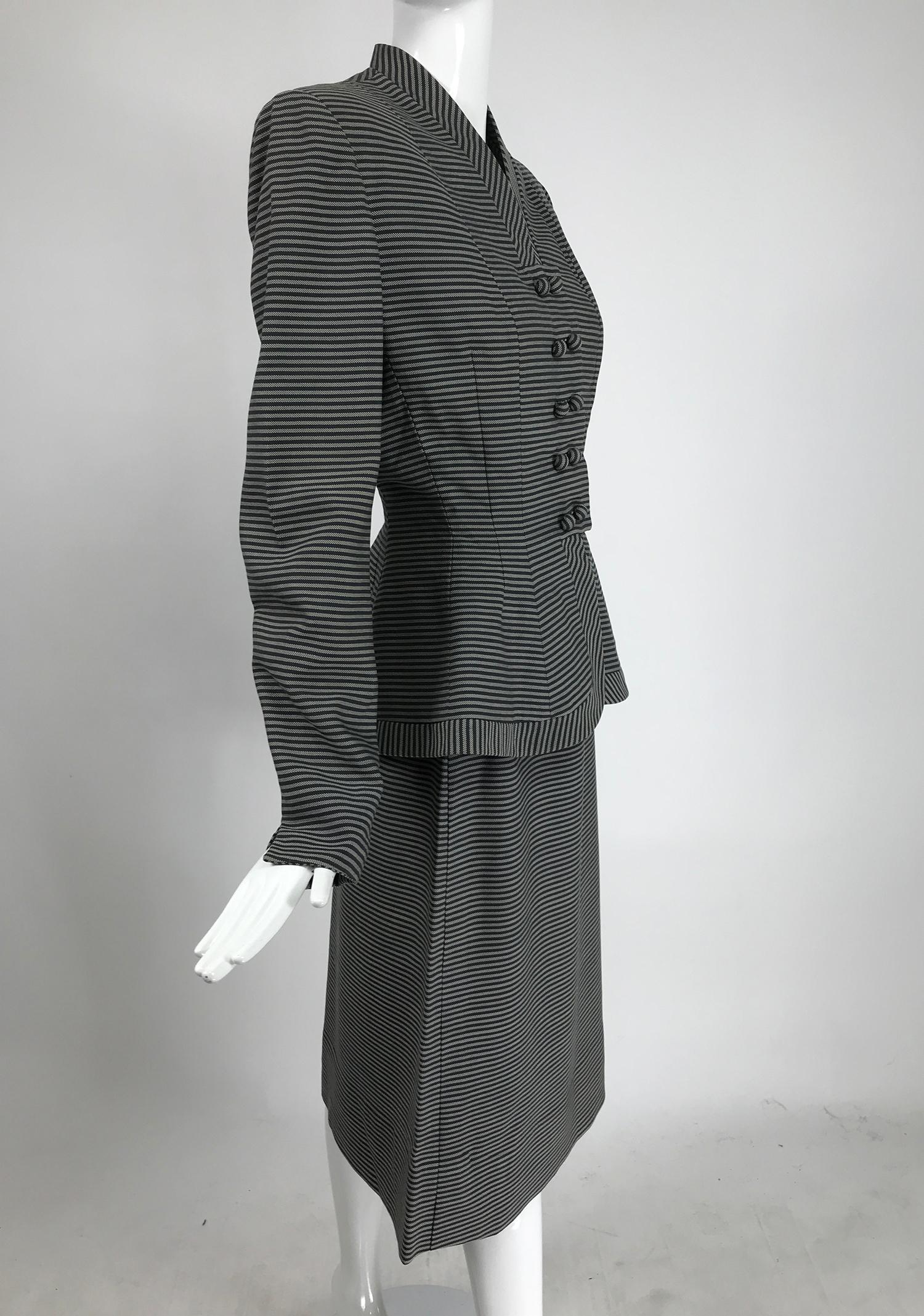 Schwarz-weiß gestreifter Wollrock-Anzug mit Schößchensaum an der Taille von Lilli Ann, 1940er Jahre im Zustand „Gut“ im Angebot in West Palm Beach, FL